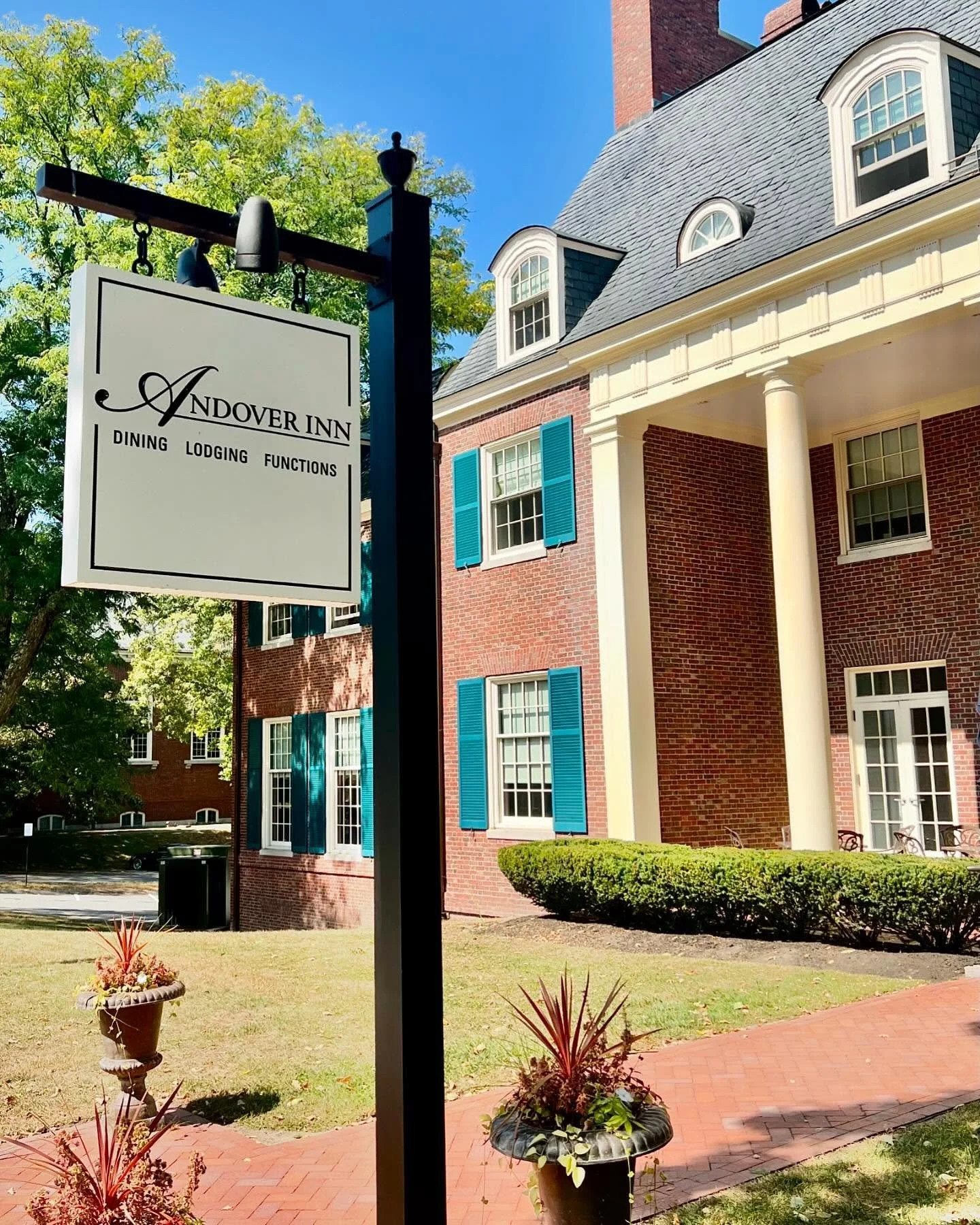 Simply Elegant Catering is now a preferred caterer at The Andover Inn. Contact us today to book your next event. Booking Holiday Parties now!!!! #andover #catering #holidayparties🎄