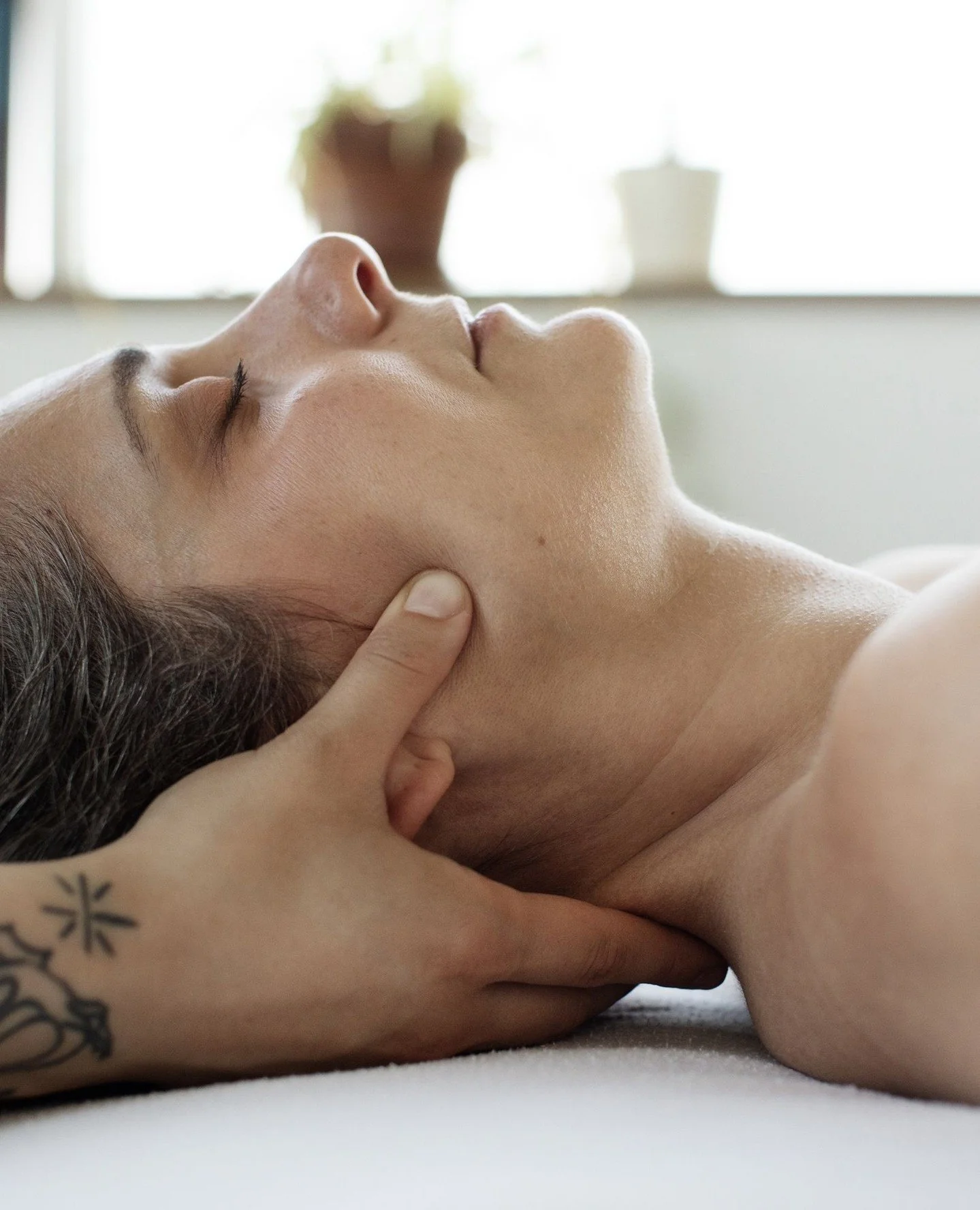 Gentle midweek reminder: unclench your jaw, lower your shoulders, and take a few deep breaths. ⁠
⁠
What do you notice when you take a quick break from what&rsquo;s in front of you and tune in to what&rsquo;s within you?⁠
⁠
What changes do you observe