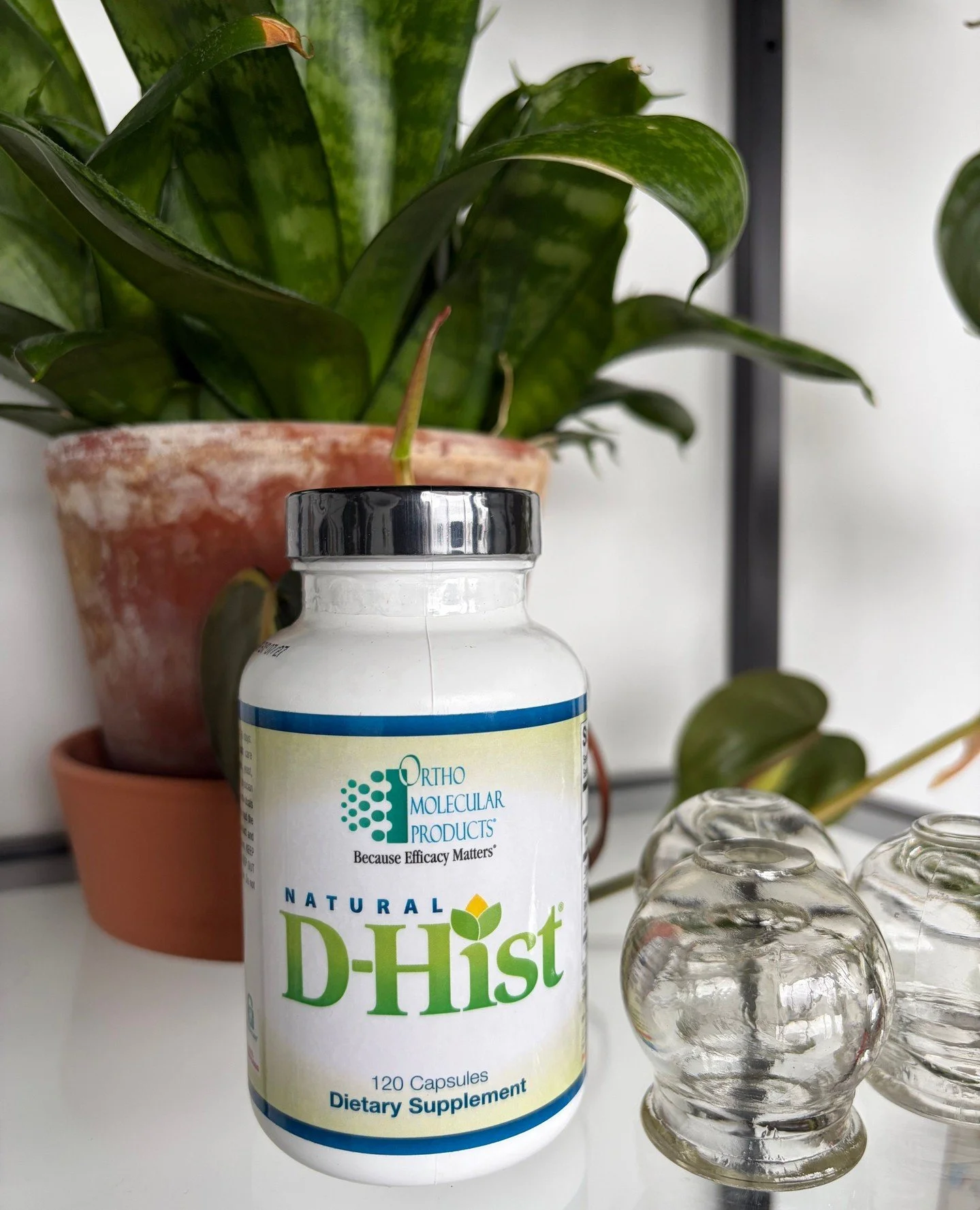 What are we loving these days?? D-HIST!!⁠
⁠
A few posts ago, we talked about strategies for spring allergies and how NOW is a great time to get started preparing your body for when everything bursts into bloom. ⁠
⁠
When it comes to supplements, based