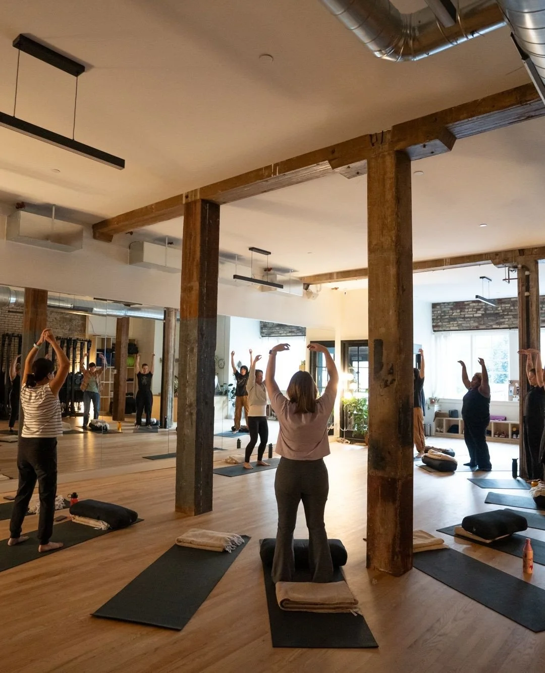 Curious about what happens in a qigong circle? ⁠
⁠
☑️slow deliberate movements⁠
☑️deep breaths⁠
☑️a room of people quietly recharging together⁠
⁠
Qigong is one of the oldest practices and it uses gentle movement, breath, and focused attention to supp