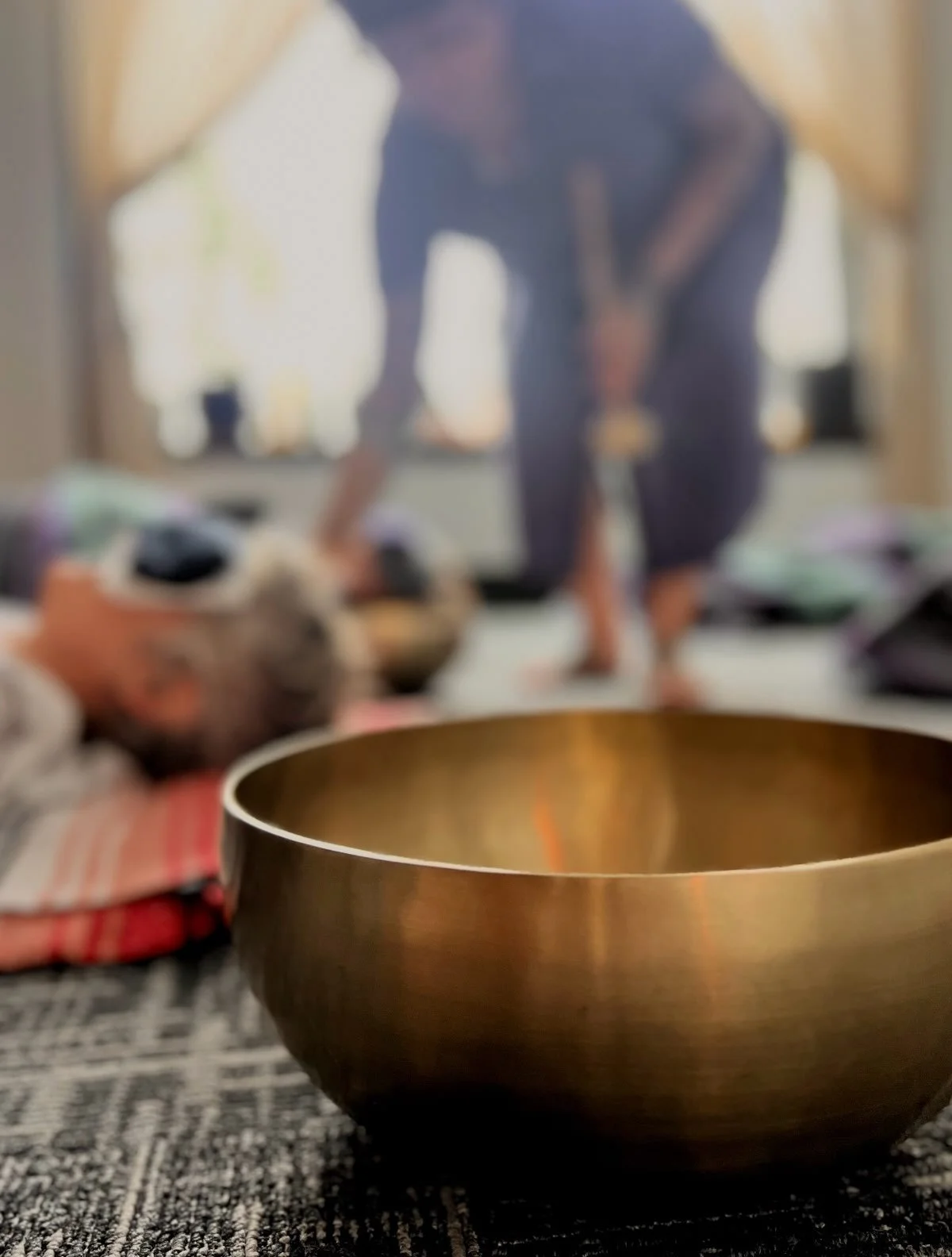 Carrie Nelson @carriejocharlie is back in the Constellation Classroom this month on Friday to bring the rich soundscape of the gong and to help us usher in the season of metal for autumn. 

🍂 The gentle vibrations of the gong help us circulate and r