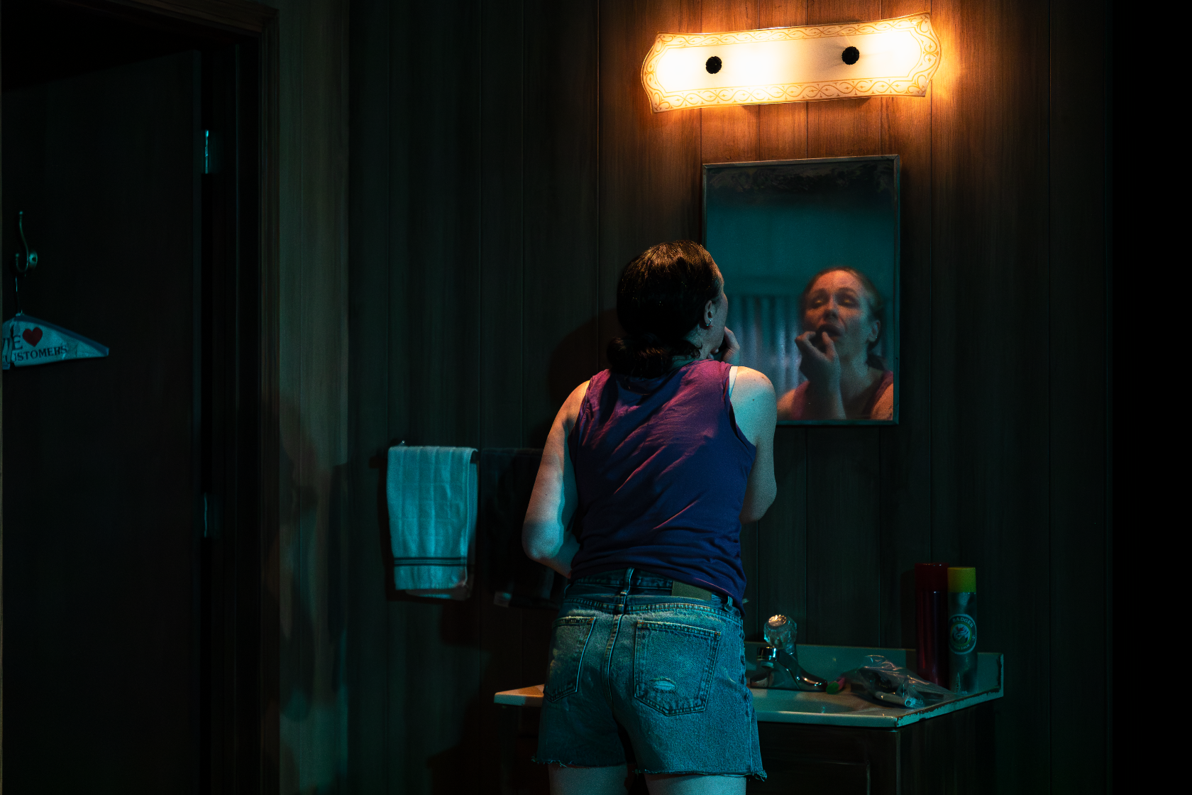  Jaimelyn Gray (Agnes) BUG By Tracy Letts April 25-May 9, 2026 Directed by Maya Danks Photo by Jake Badovski, Kłamię Studios Scenic Design: Sarah Harris, with Set Construction: Les Zarzecki, Lighting Design: Ellie Rabinowitz, Associate Lighting Desig