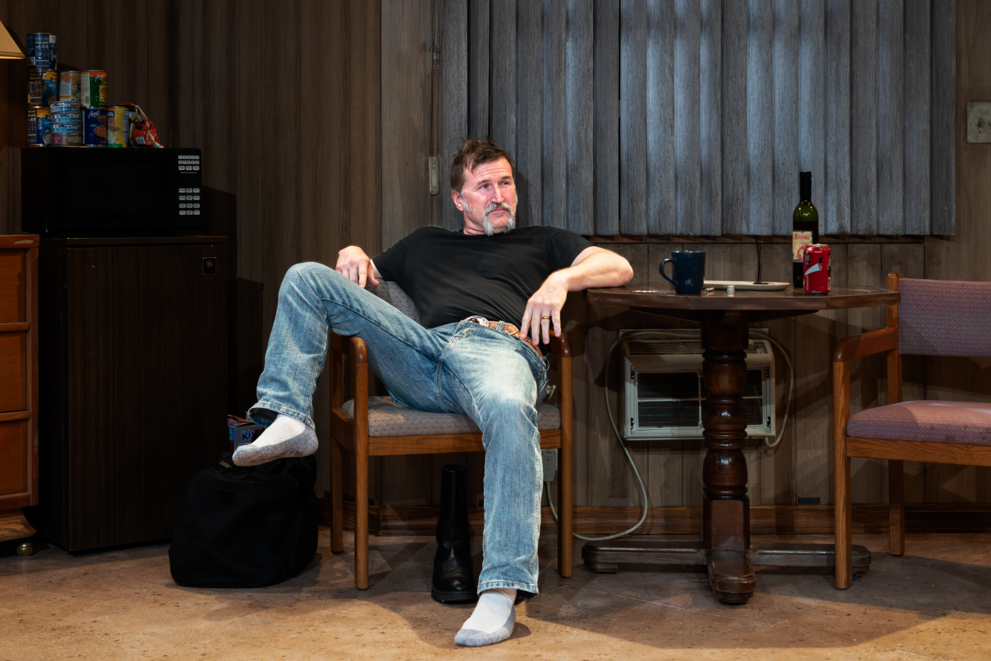  Matt Specht (Goss) BUG By Tracy Letts April 25-May 9, 2026 Directed by Maya Danks Photo by Jake Badovski, Kłamię Studios Scenic Design: Sarah Harris, with Set Construction: Les Zarzecki, Lighting Design: Ellie Rabinowitz, Associate Lighting Design: 
