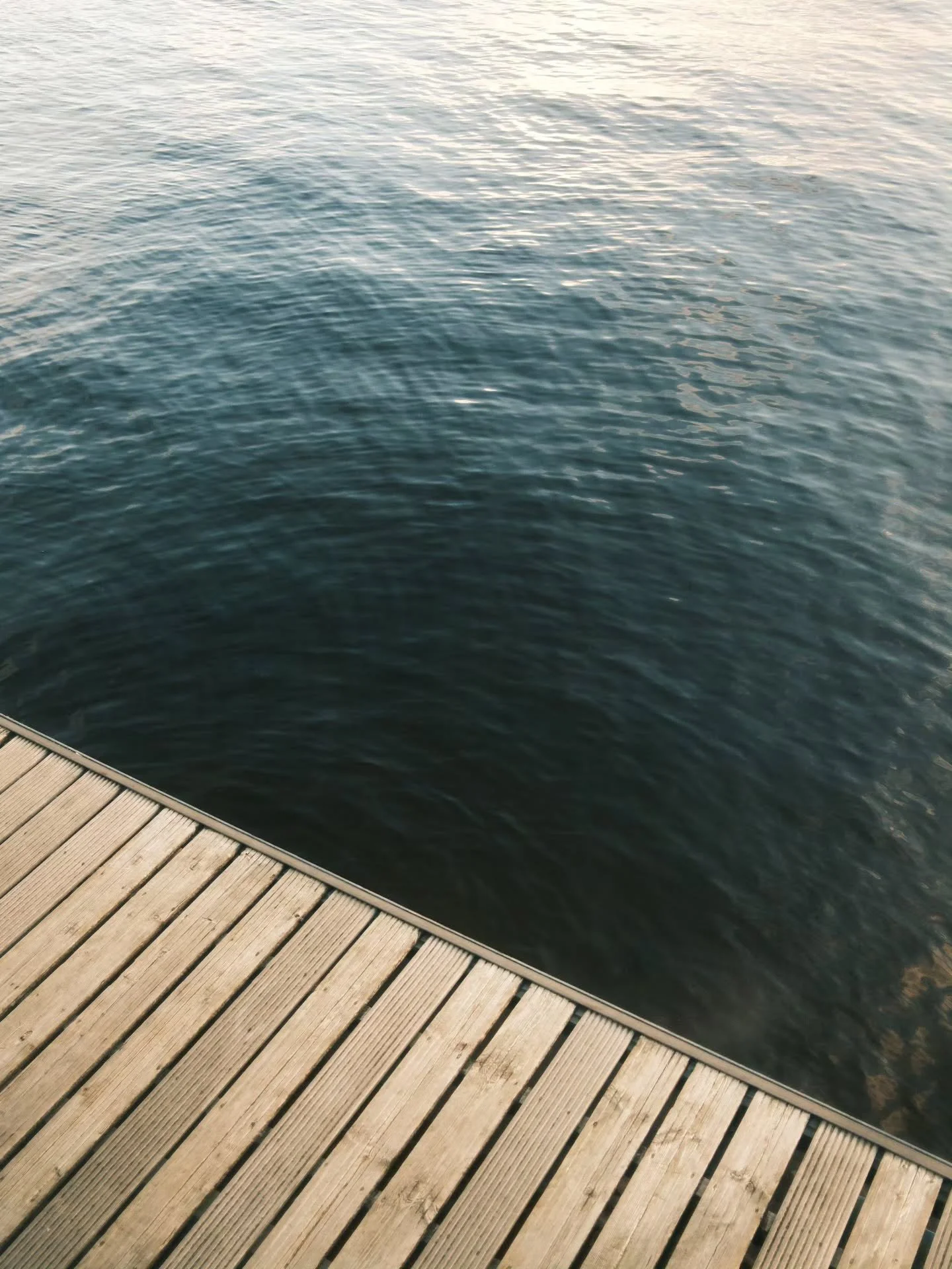 Yes Joey, it's pretty much always this cold in winter.🌞 

#scotland #luss #x100vi