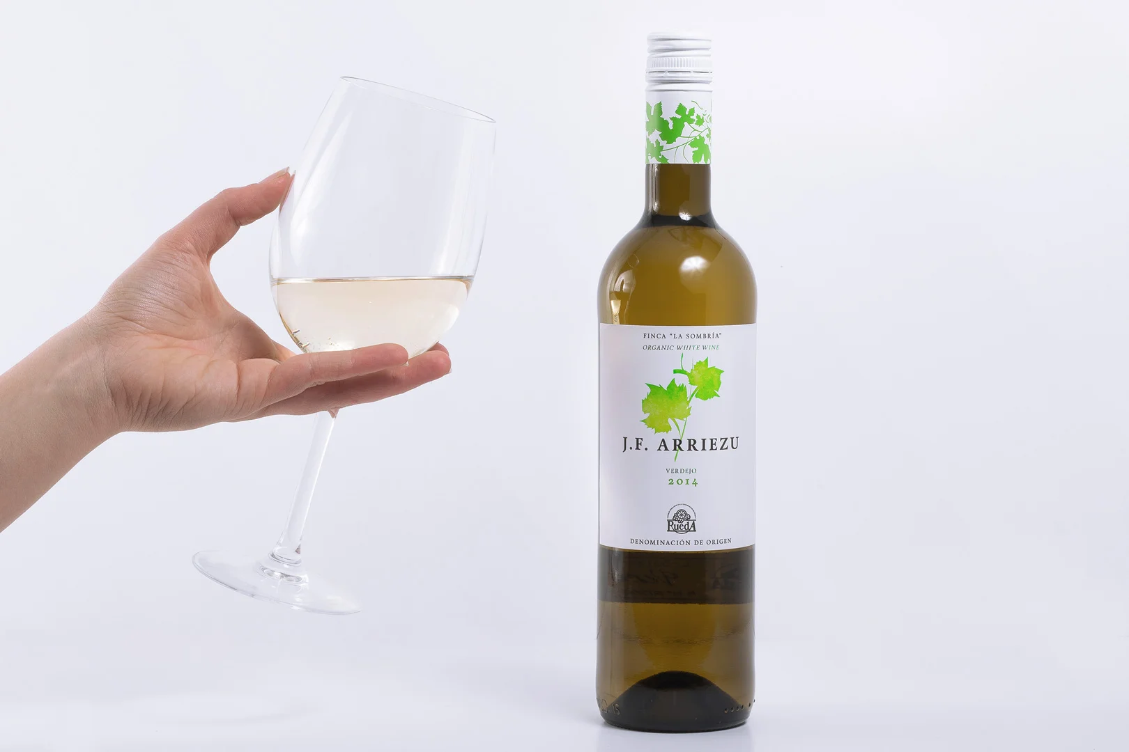 Arriezu-Vineyards---Botella-01.jpg