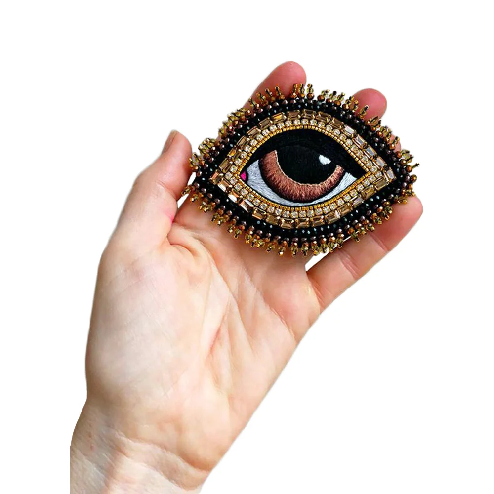 brown-eye-brooch-celeste-mogador.jpg