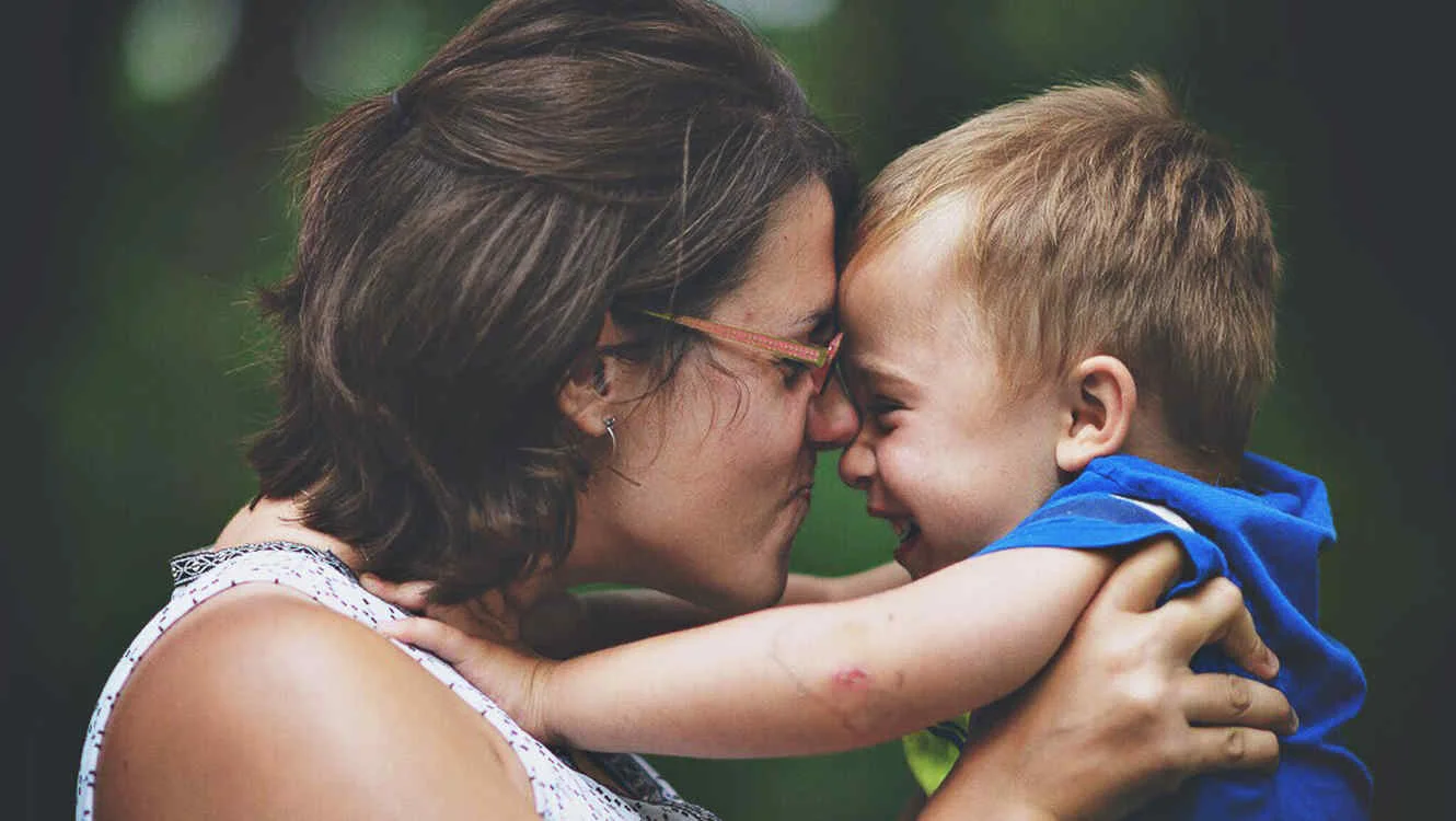 mama-e-hijo-jugando.jpg