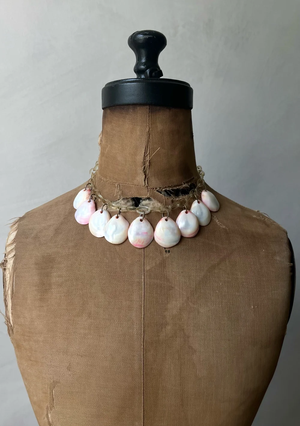 Vintage 1940s Celluloid Chain Natural Shell Pendant Necklace
