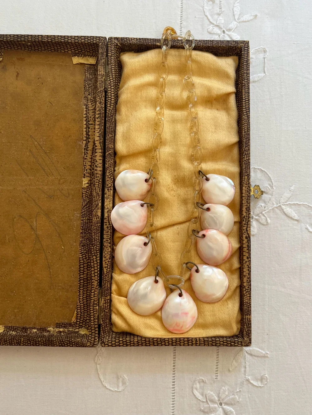 Vintage 1940s Celluloid Chain Natural Shell Pendant Necklace