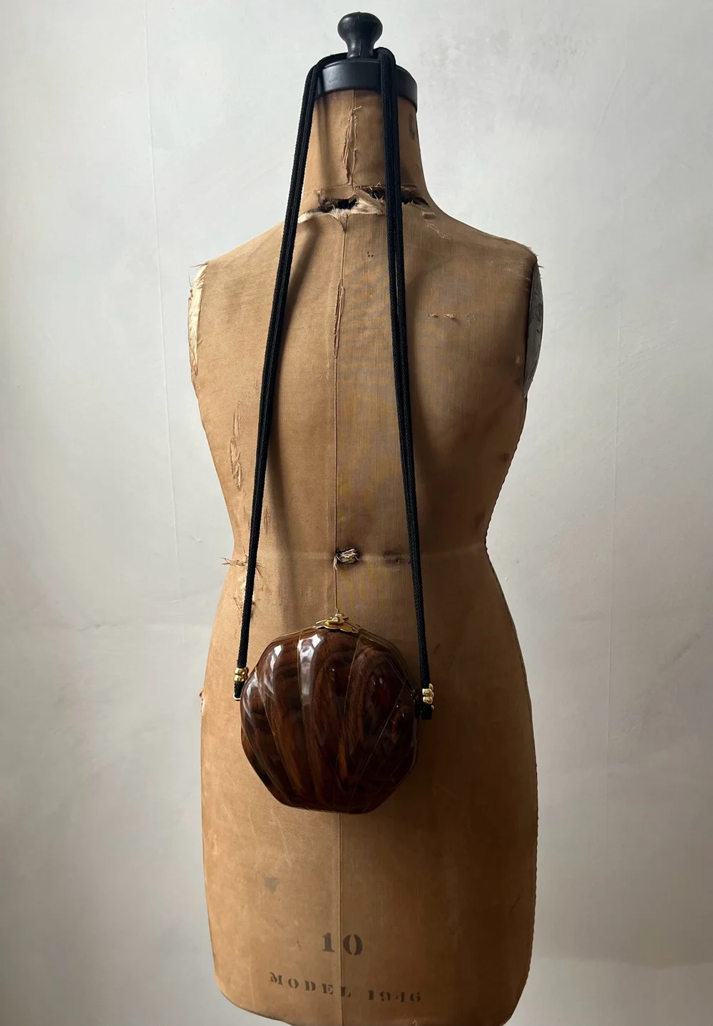 * vintage purse ୨୧ .·*° 貝がらの 小物入れ がま口 Vintage Rare Handmade Wooden Shell Purse — Lucia Zolea