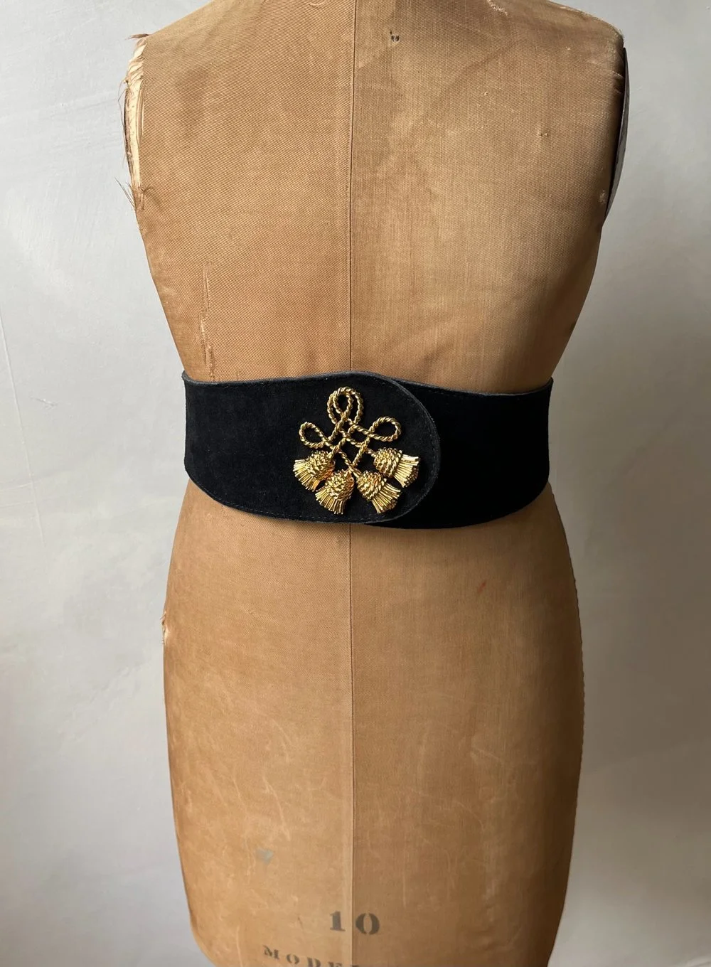Vintage Anne Klein Suede Gold Tone Tassel Pendant Belt  display picture 3