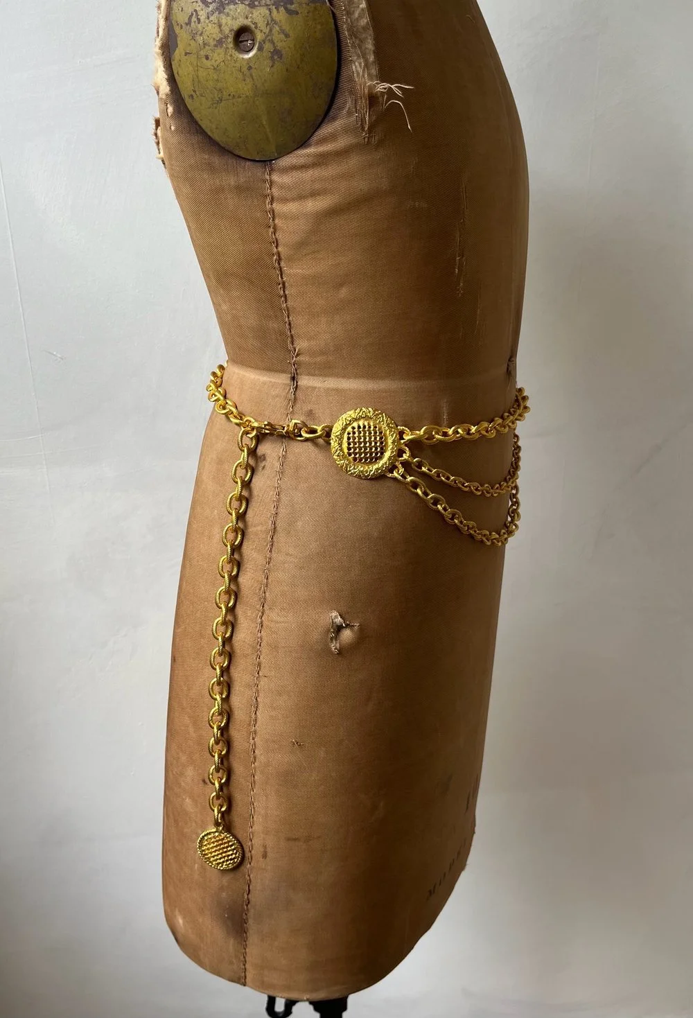 Vintage Gold Tone Pendant Link Belt — Lucia Zolea display picture 1