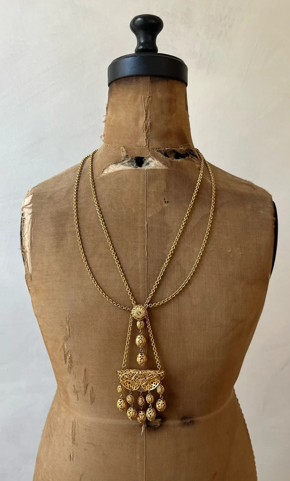 Vintage Gold Tone Filigree Pendant Necklace
