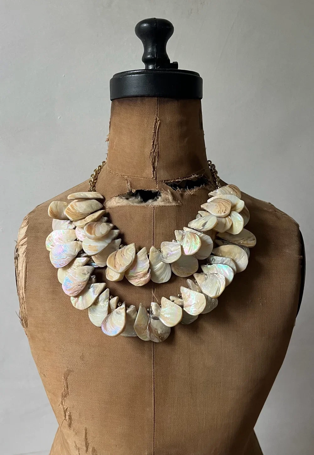 Vintage Rare Gold Tone Multi Link Natural Mother of Pearl Teardrop Pendant Necklace