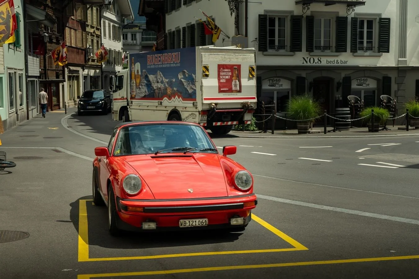 📍Unterseen, Switzerland 🇨🇭 
.
.
.
.
.
.
.
.
.
#porschesofinstagram #classicporsche #porschetarga #targa911 #porsche #porsche911 #911sc #911sctarga #porscheswitzerland #swisscars #911 #rugenbrau #beerandporsches #picoftheday #sony #sonycamera #sony