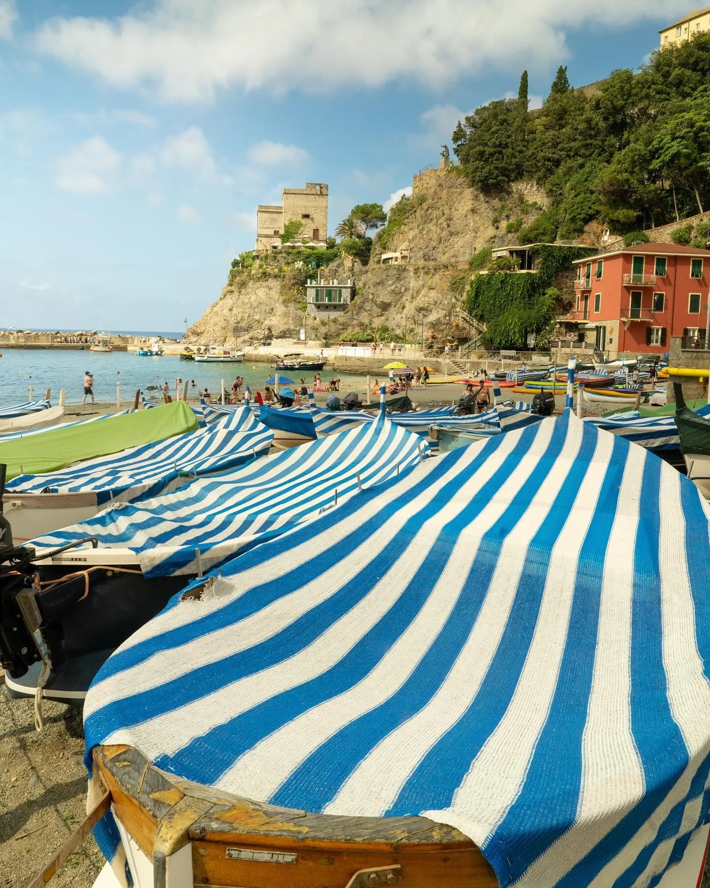 📍Monterosso al Mare, Cinque Terre, Italy 🇮🇹
.
.
.
.
.
.
.
.
.
.
.
.
.
#monterosso #monterossoalmare #monterossoitaly #travelphotography #sonyalpha #sonyphotography #boats #beach #mediterranean #picoftheday