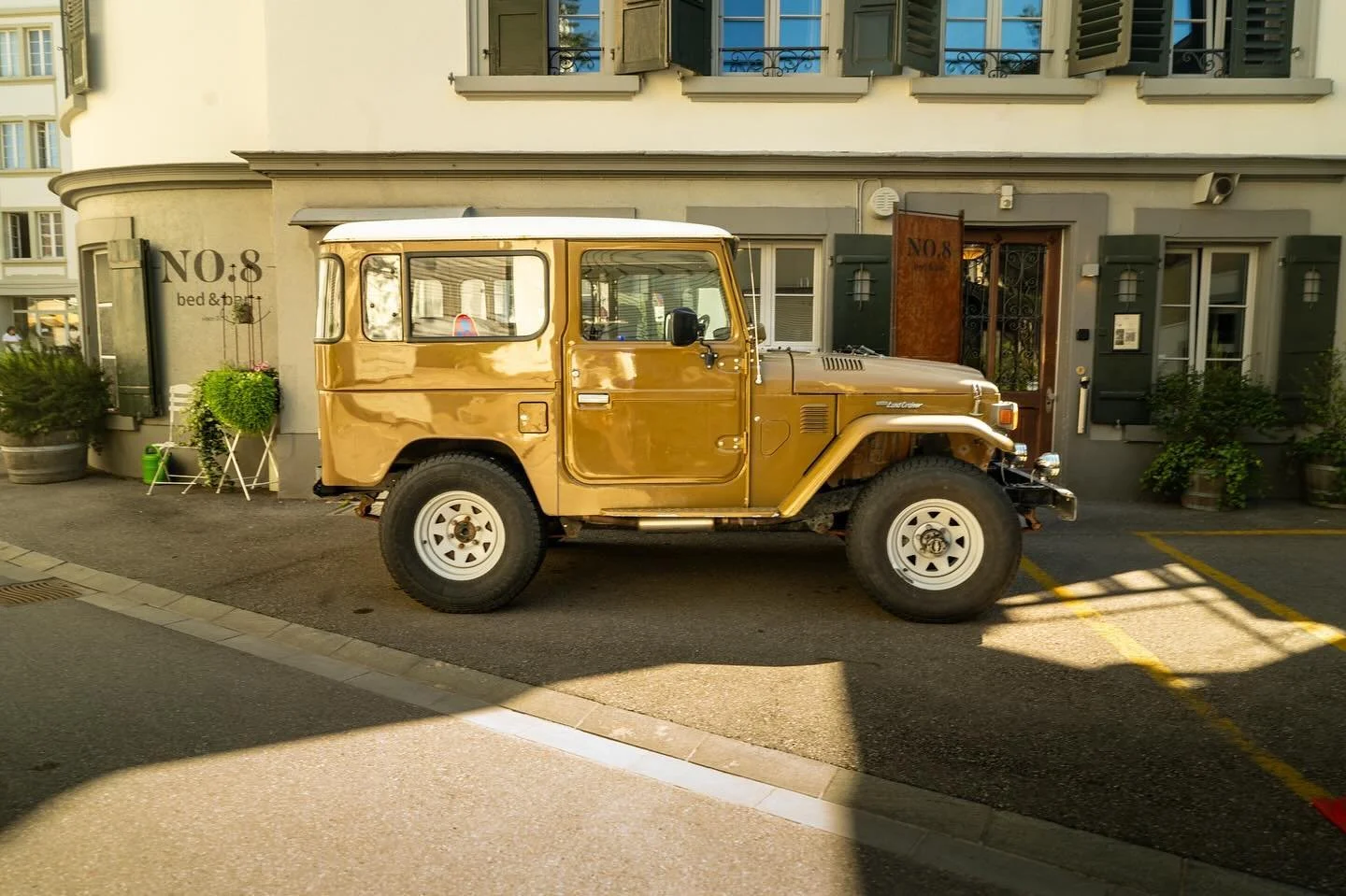 📍 Interlaken, Switzerland 🇨🇭
.
.
.
.
.
.
.
.
.
.
#vintage #toyota #vintagetoyota #landcruiser #4runner #fourwheeldrive #interlaken #switzerland #swissauto