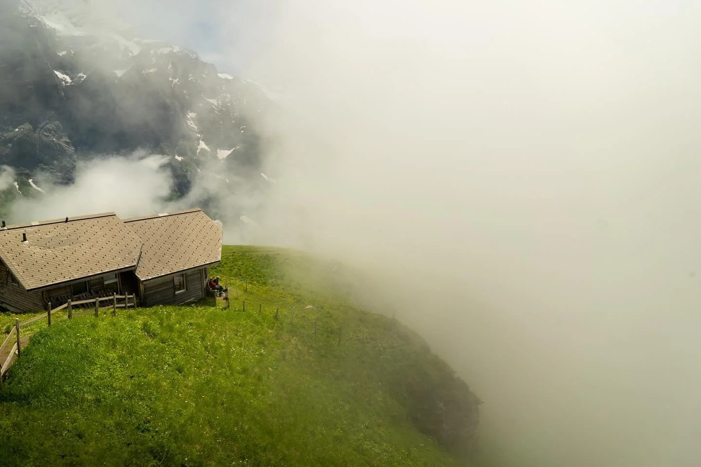 📍Grindelwald-First, Switzerland 🇨🇭 
.
.
.
.
.
.
.
.
.
.
.
.
#grindelwald #grindelwaldfirst #switzerland #switzerland_vacations #switzerland_destinations #visitswitzerland #hiking #fog #eery #picoftheday #photography #sonyphotography