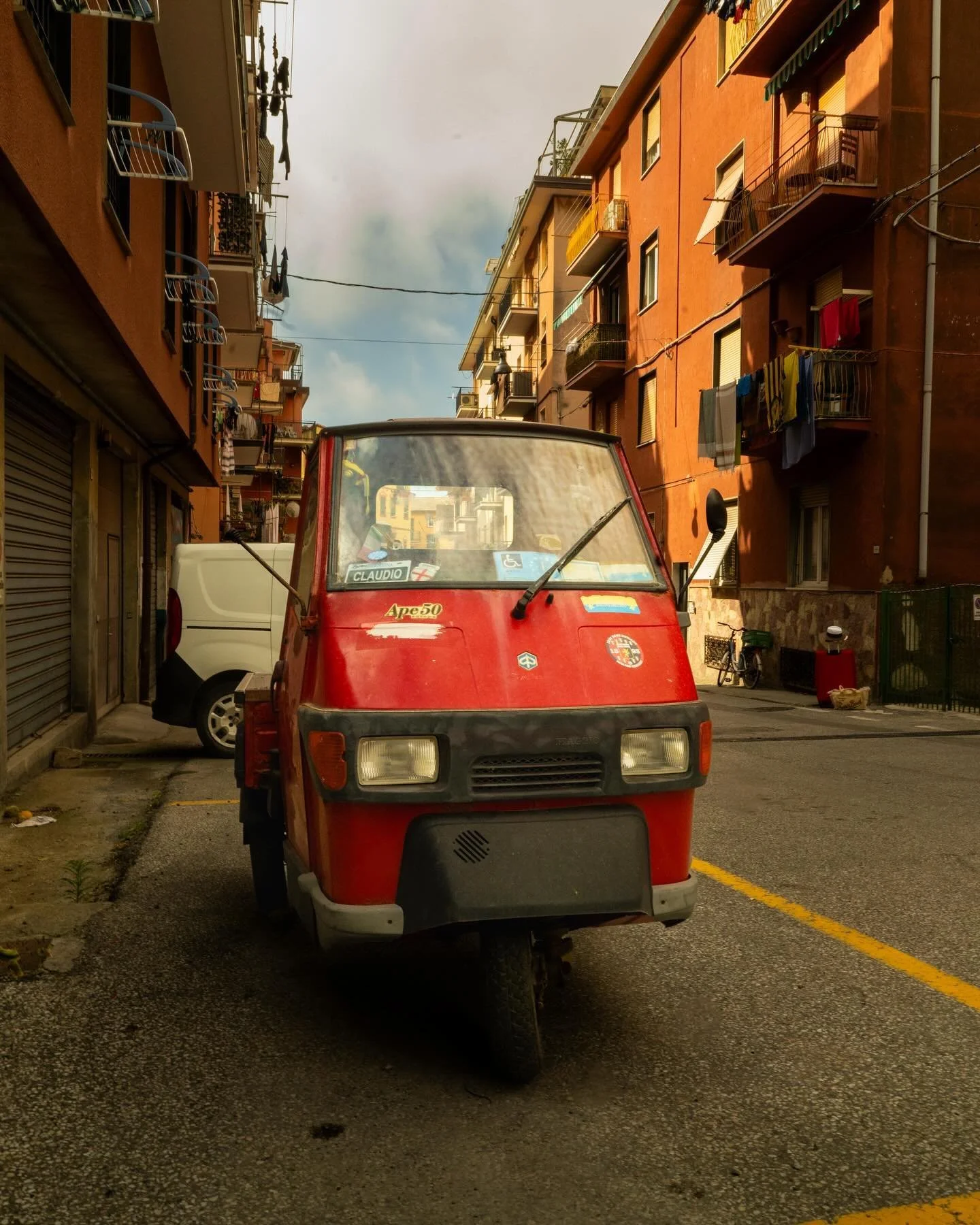 📍 Monterosso al Mare, Cinque Terre, Italy 🇮🇹 
.
.
.
.
.
.
.
.
.
.
.
#carsofinstagram #automotive #transit #buggy #threewheeler #monterosso #monterossoalmare #italy #italiancars #travel #travelphotography #sony #sonycameras #sonyalpha
