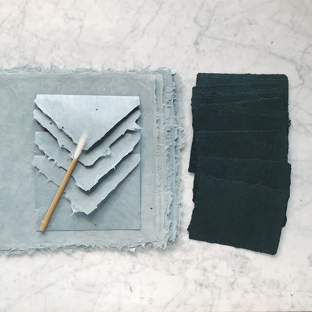 How about a quick peek at what&rsquo;s (hopefully) coming to the webshop this weekend... #handmadepaper #sharestudios #papermaking #decklededge