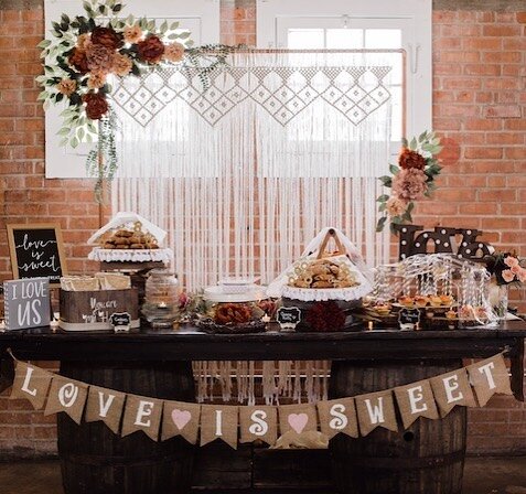 Love is sweet, wouldn&rsquo;t you agree!?! Stephanie and Aaron were amazing to work with and lovinggg how this dessert table turned out! Miss you and thank YOU for choosing us!
Talent Team:
Venue: @brick.828
Photo: @kategarciaweddings
Bride: @mexifin