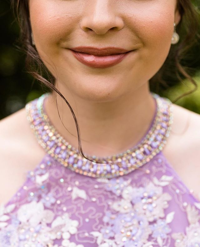 Lil' Curls are always cute on your special day! ⁠
&bull;⁠
&bull;⁠
&bull;⁠
&bull;⁠
&bull;⁠
#grad #grad2019 #glam #vancouverphotographer #vancity #tsawwassenphotographer #ladnerphotographer #southdeltaphotographer #dssgrad2019 #dssgrad #prom #prom2019 