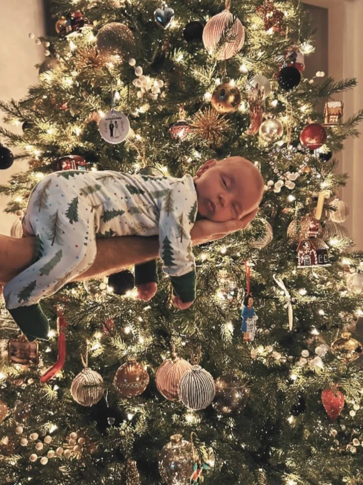 Holiday highlights 🎄🎅🏼📸✨
lots of slow days, filled with snuggles, crafting, baking Christmas cookies with family, looking at lights, football, gathering with those we love + celebrating our savior. The girls even got to meet Elsa 👸🏼 Cherished t