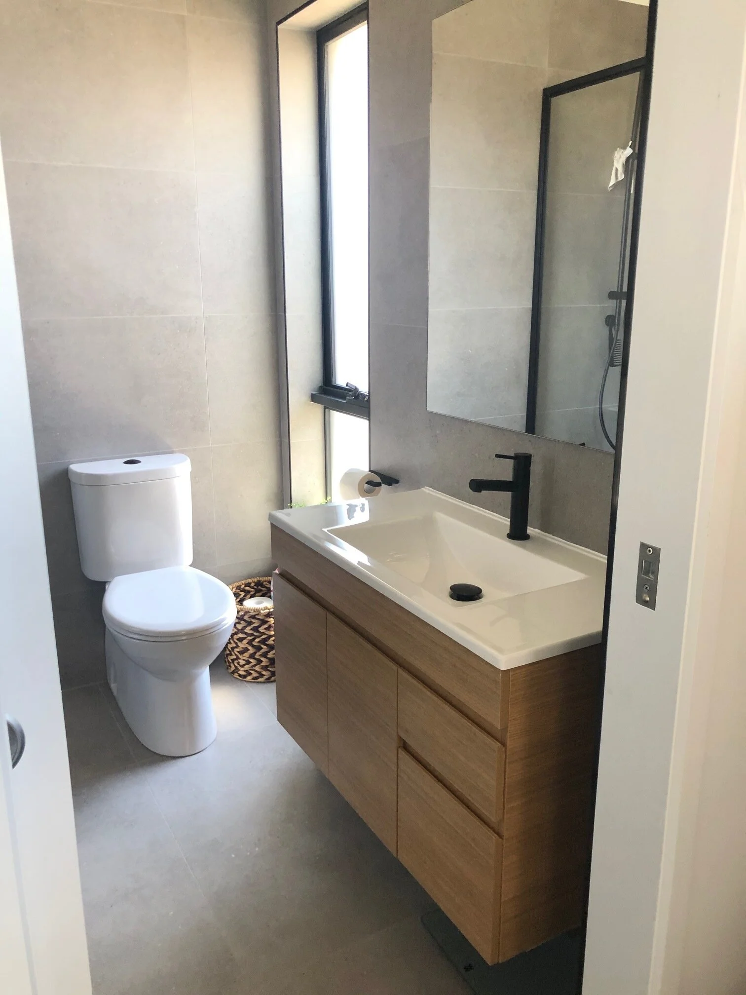 Ensuite 1.jpg
