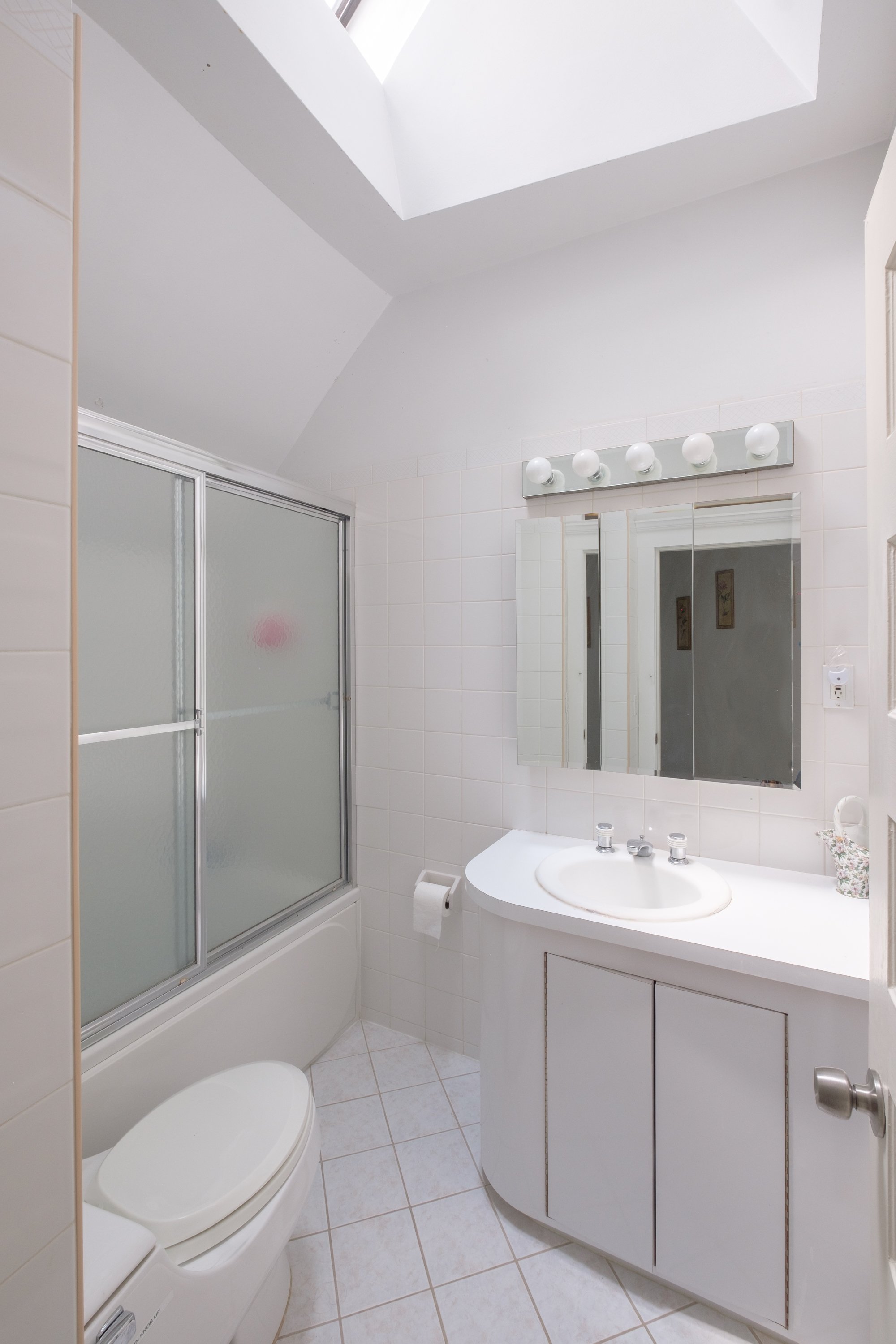 19-Bathroom1-2575.jpg