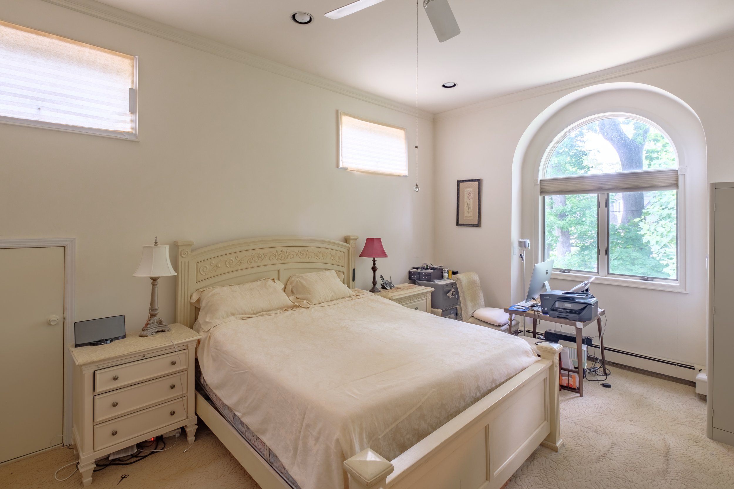 20-MasterBedroom-.jpg