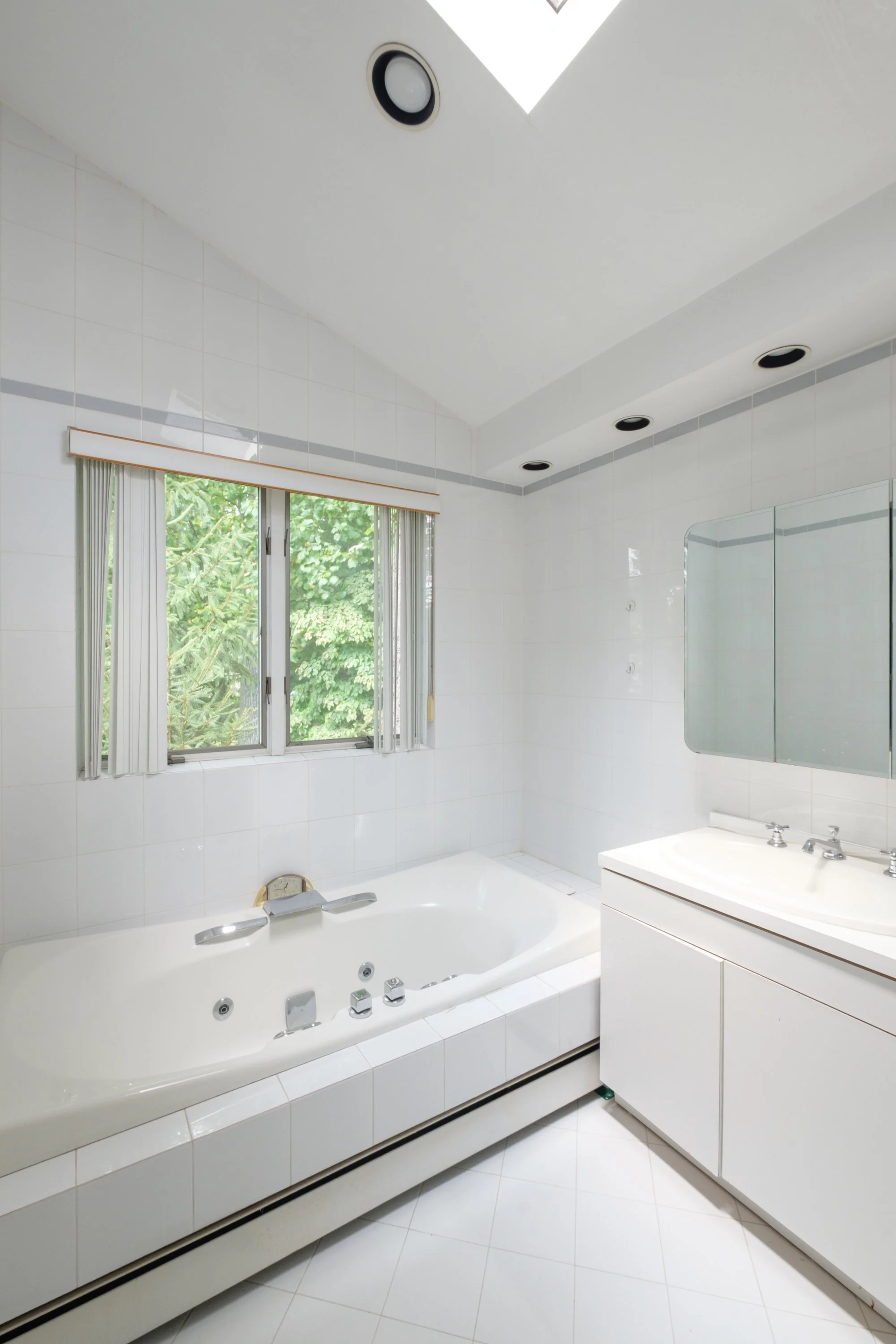 21-MasterBathroom-2581.jpg