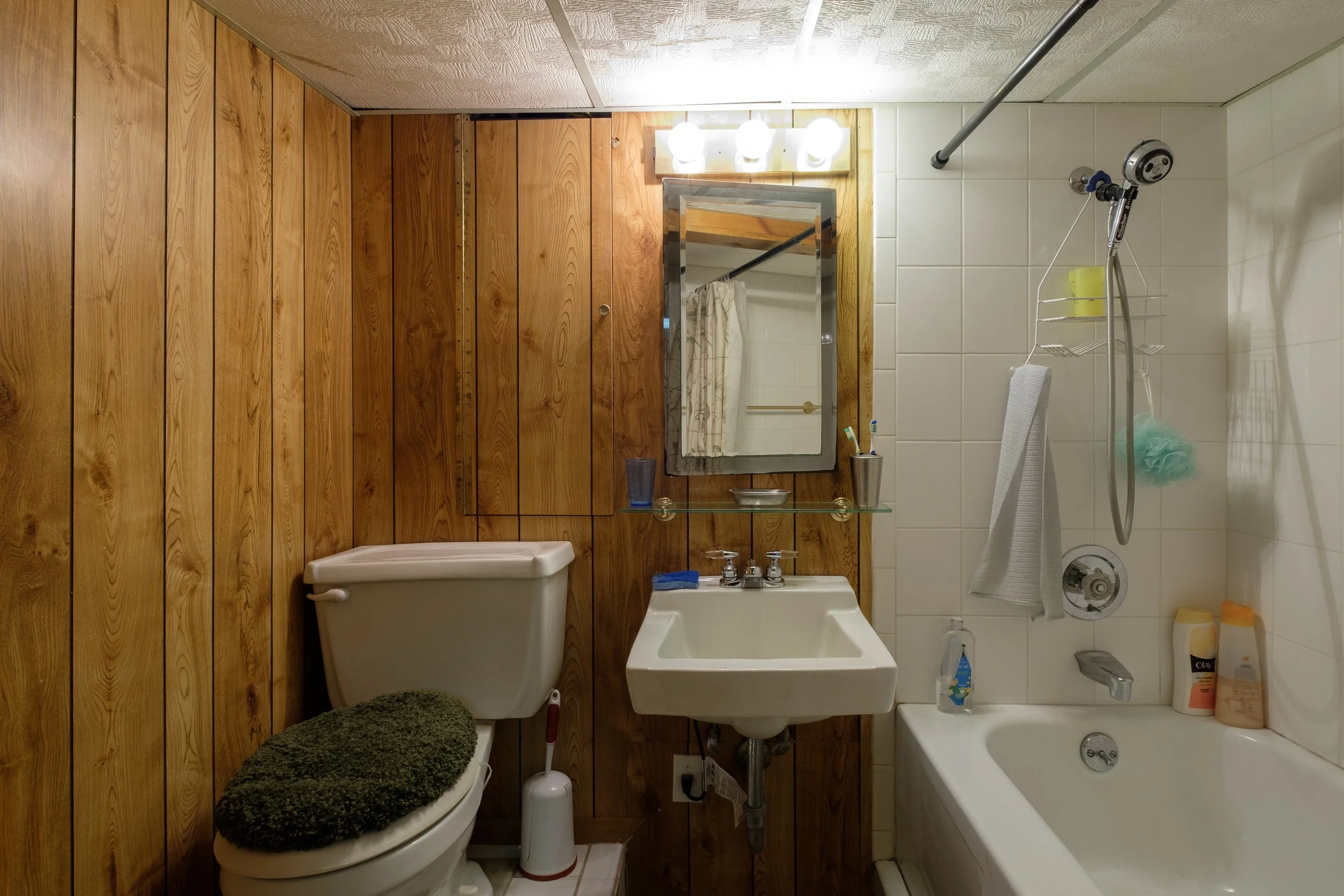 24-Bathroom2-2585.jpg