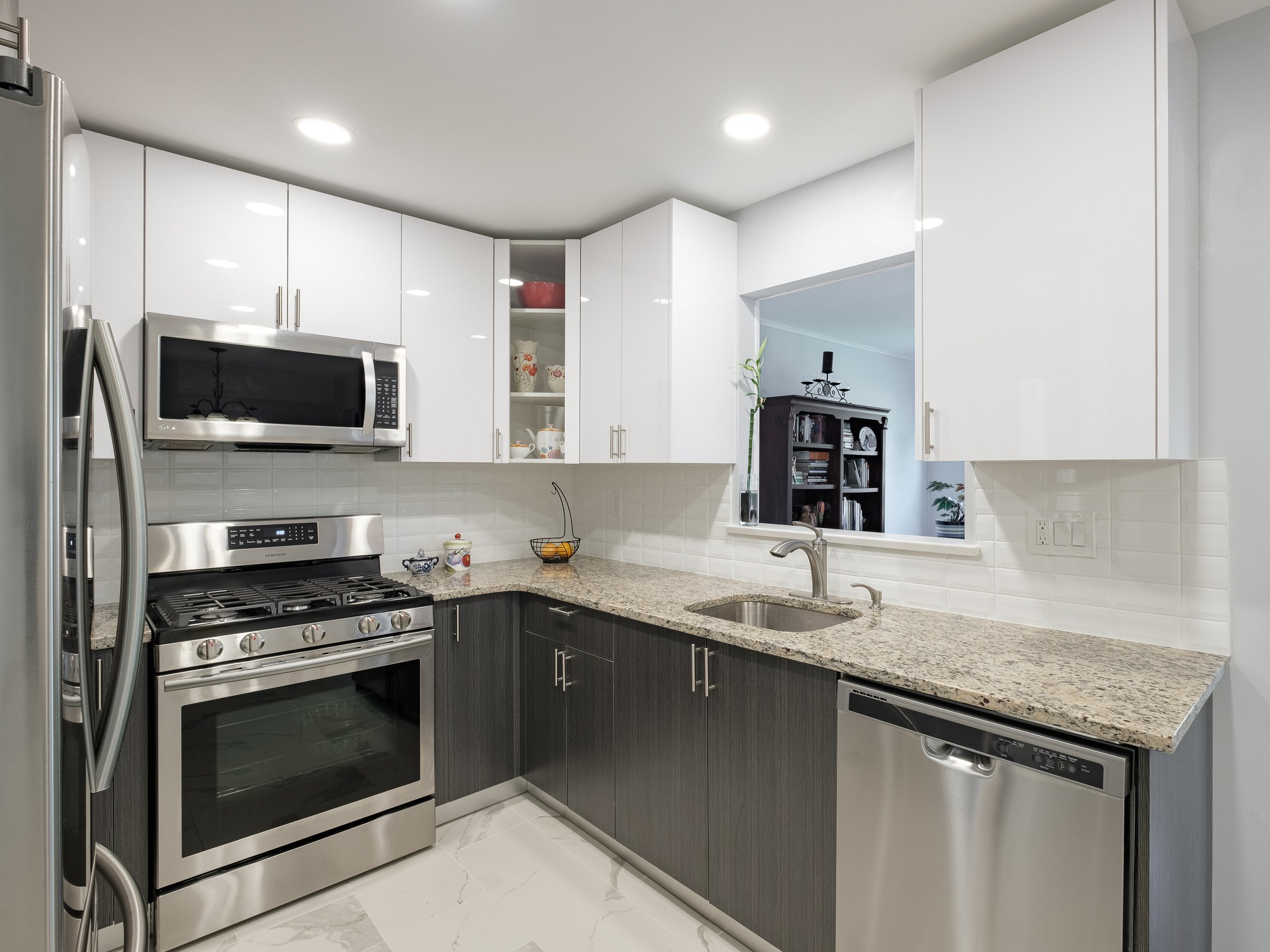 14-Kitchen.jpg