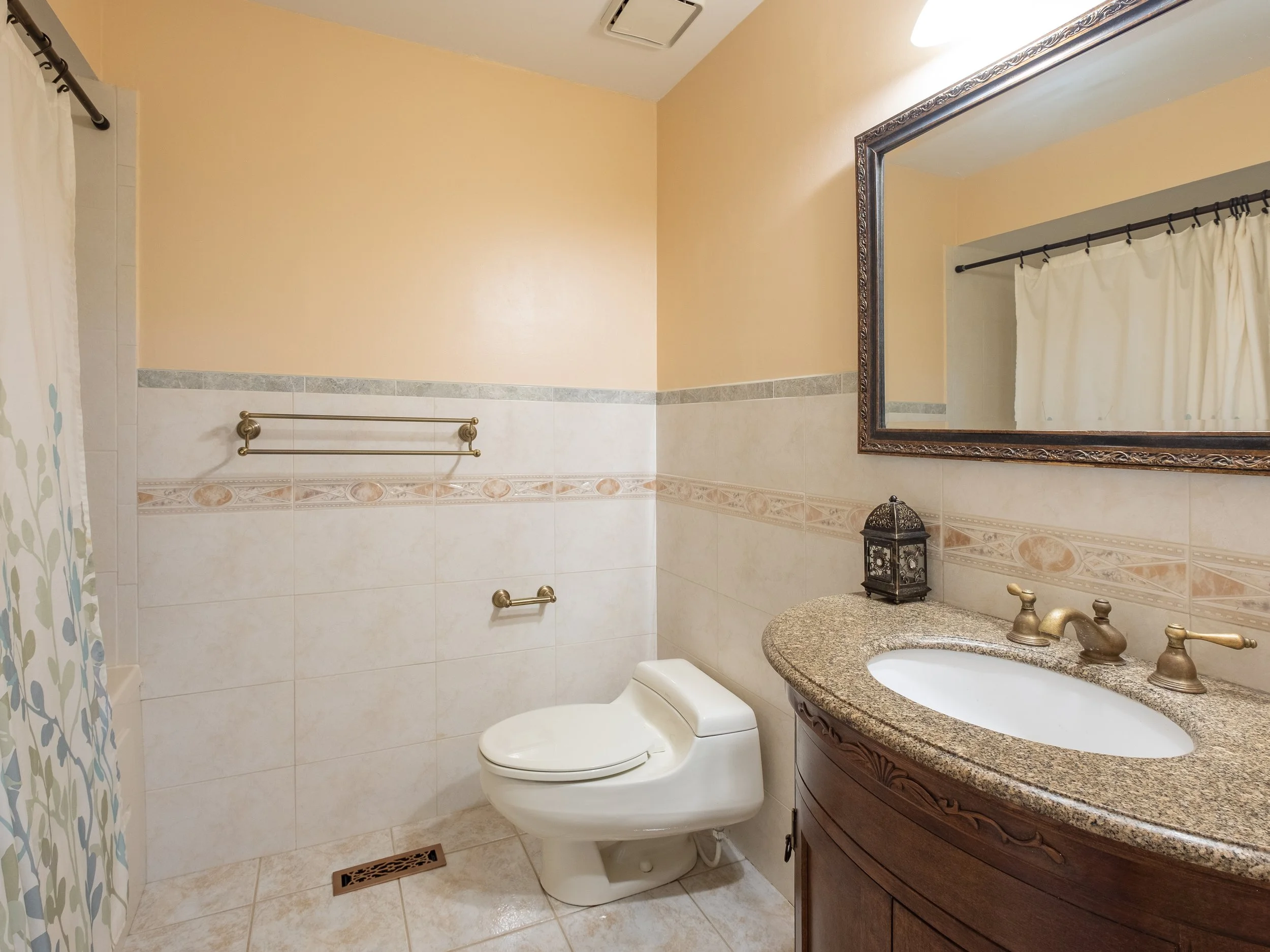 23-Bathroom.jpg