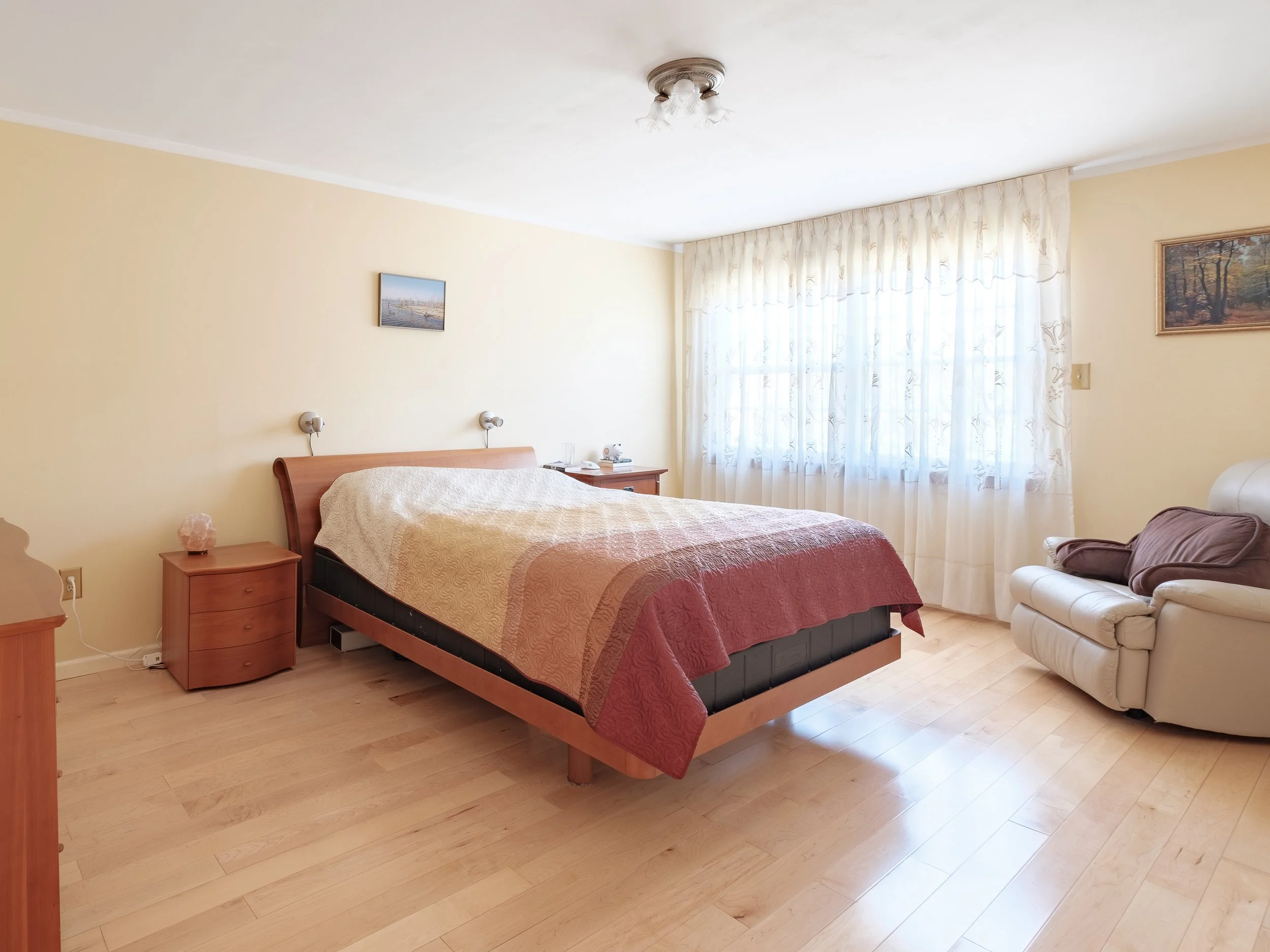 26-MasterBed.jpg
