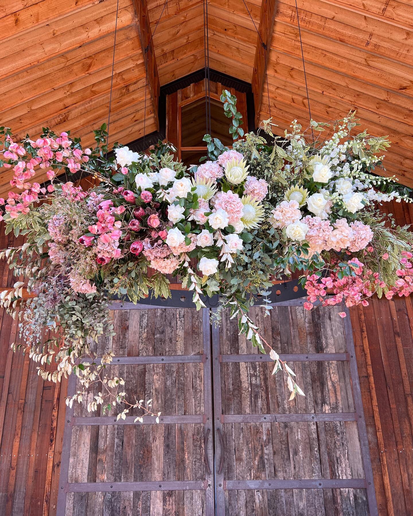 Beautiful ceremony installation for Emily &amp; Ben @bendooleyestate stables