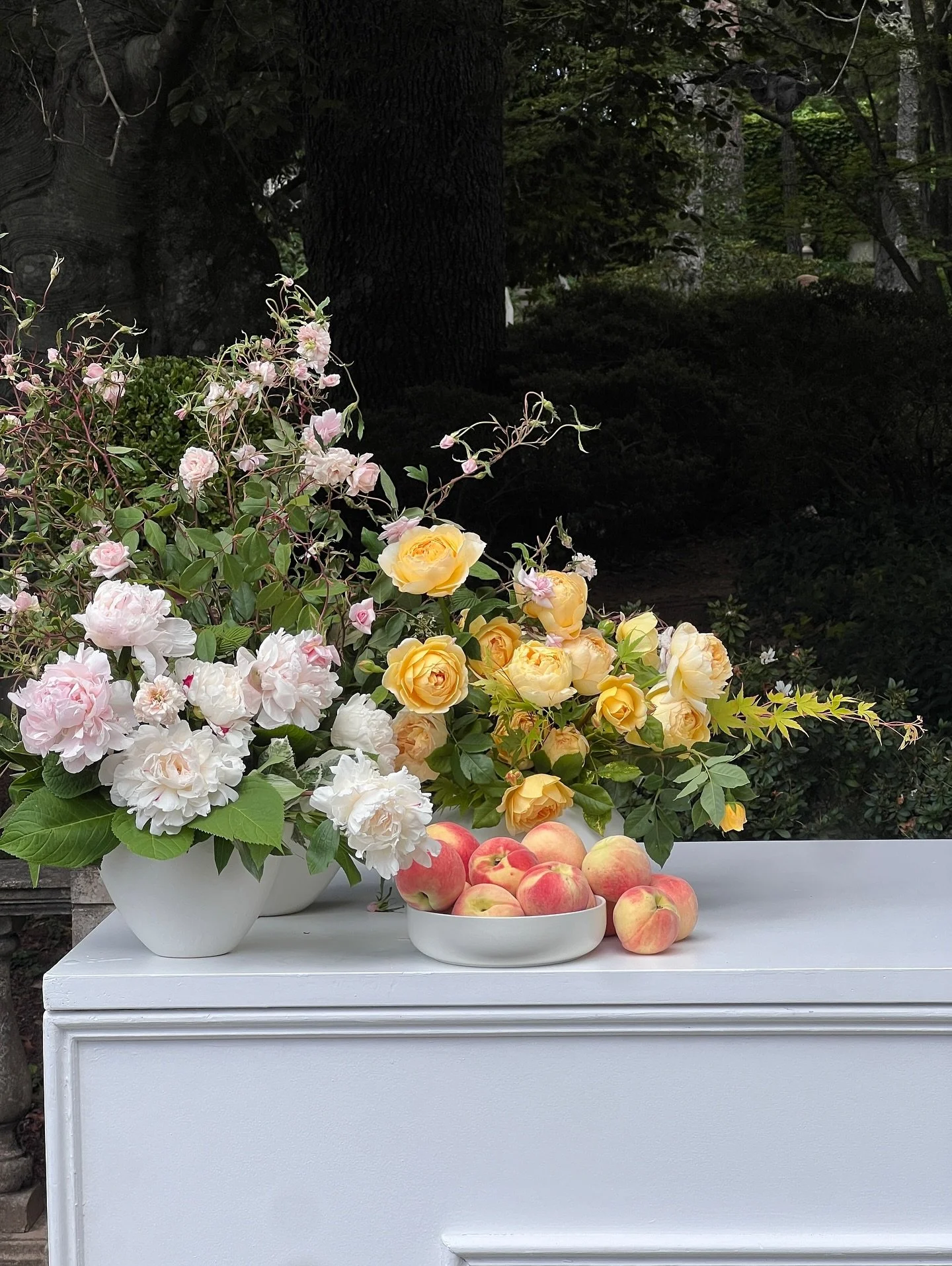 Peaches, peonies &amp; a pop of yellow 🤍🤍🤍 @miltonparkcountryhouse