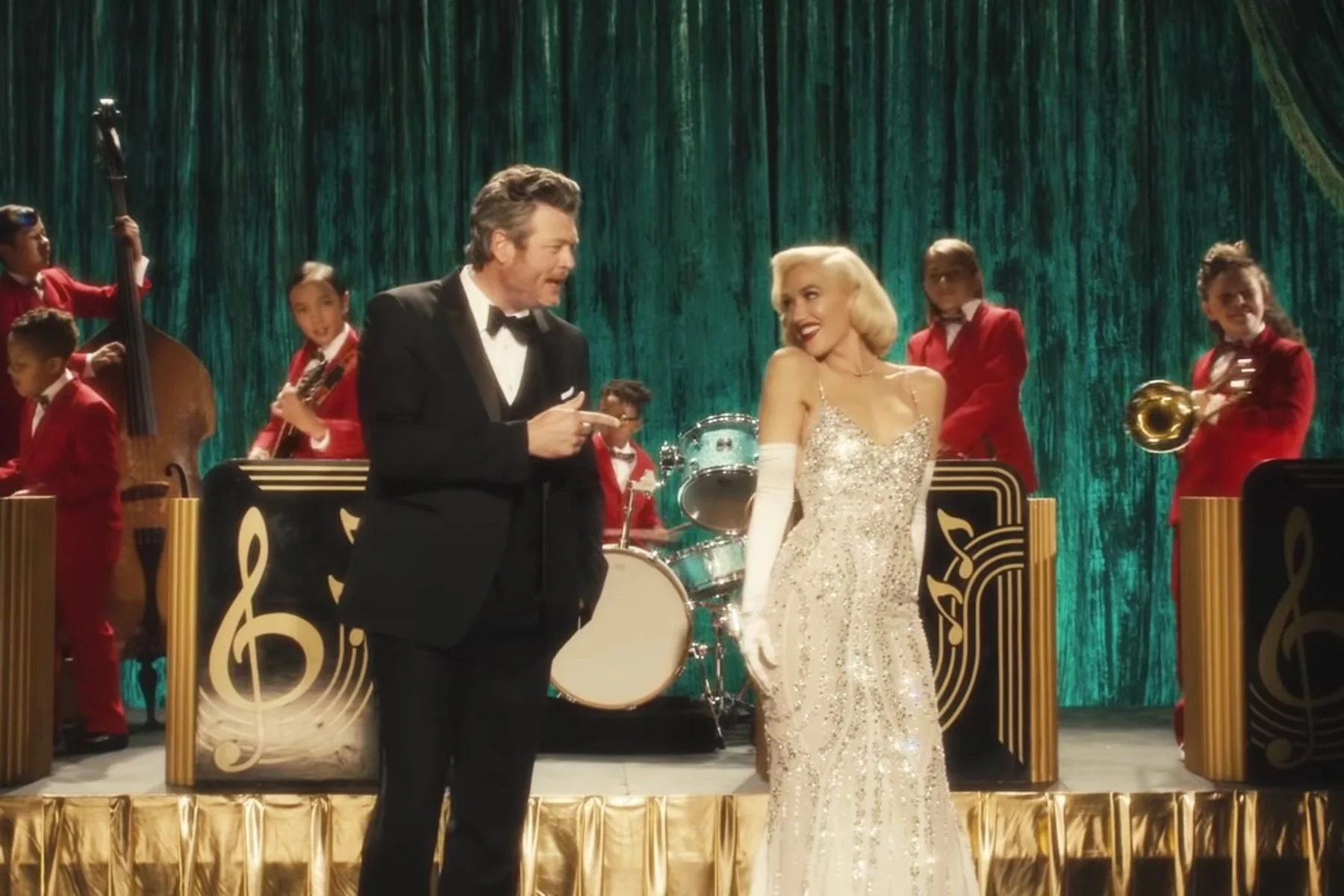 GWEN-BLAKE_YOU+MAKE+IT+FEEL+LIKE+CHRISTMAS+1.jpg