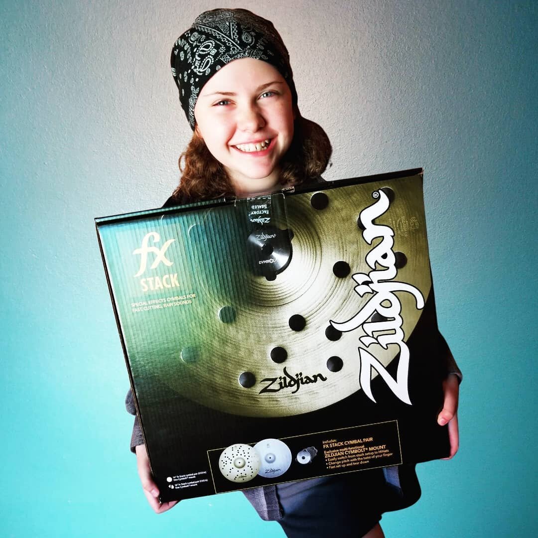 THANK YOU @zildjiancompany for letting me pick this 16&quot; FX Stack for my Hit Like A Girl win!!! LOOOVE the sound YEAH!!!🔥🎶🥁⚡
_
_
#zildjian @hitlikeagirlcontest #hitlikeagirl #zildjiancymbals #zildjianfx #zildjianfxstack #zildjianstack #drummer