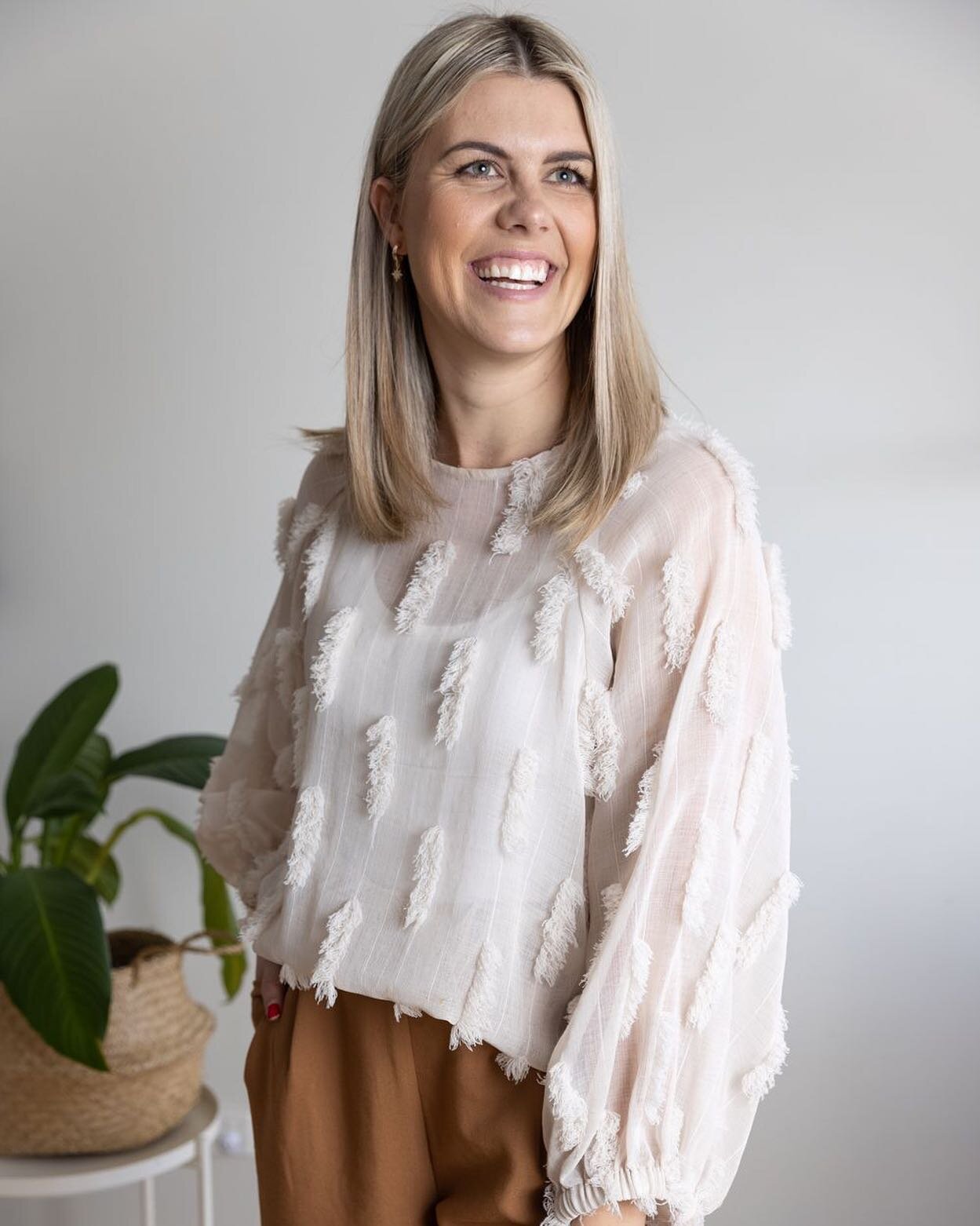 Working at home in ugg-boots and a scrunchie but you&rsquo;ll never know thanks to @brooke.Zotti&rsquo;s latest branding photoshoot! 

#brandshoot #canberrapr #canberra #canberrapublicrelations #branding #headshotscanberra