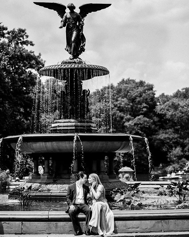 Did you know that The Bethesda Fountain is the most popular spot for meetings in Central Park?  Absolutely love the timeless quality of this image. I can see a couple sitting in the exact same spot 100 years ago, and I can see a couple in the same sp