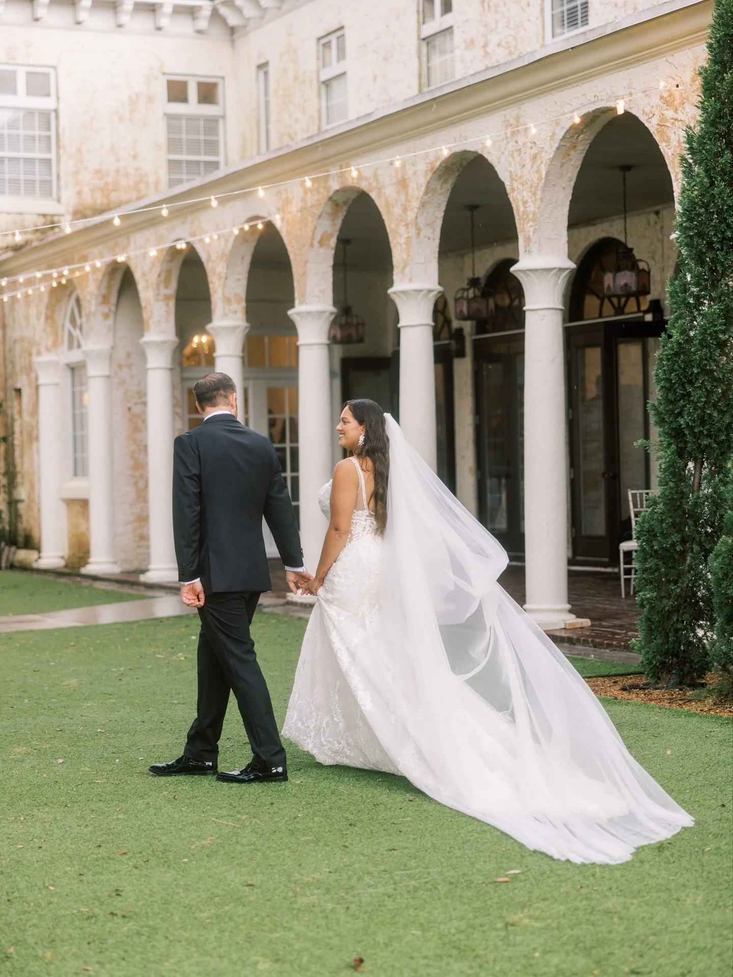 Who needs clear skies when love shines this bright?
Proof that a little rain makes for the dreamiest wedding photos.
 Sharing a few digitals while we all patiently await for film scans 🎞️ 

.
.
.
.
#rainyweddingday #rainonweddingday #rainonweddingda