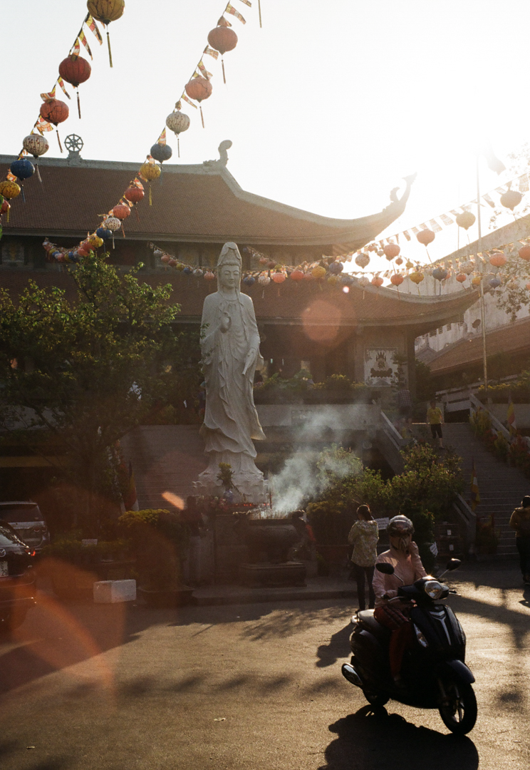 ELLS_WAKE_STREETS_AND_MARKETS_THAILAND_VIETNAM_ (79).png