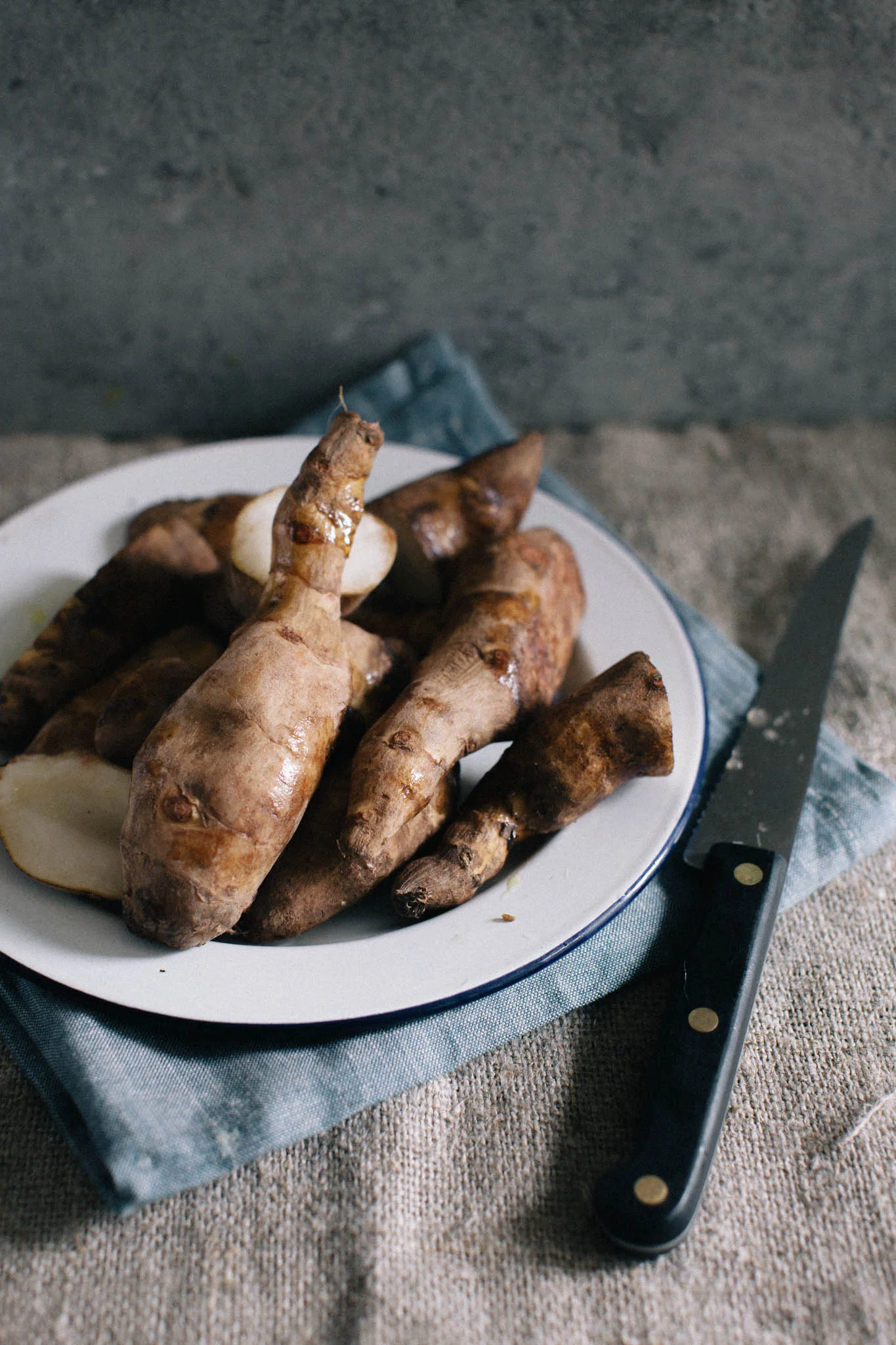 Jerusalem artichoke, pear and goats cheese winter salad. Retreat // Food and lifestyle blog