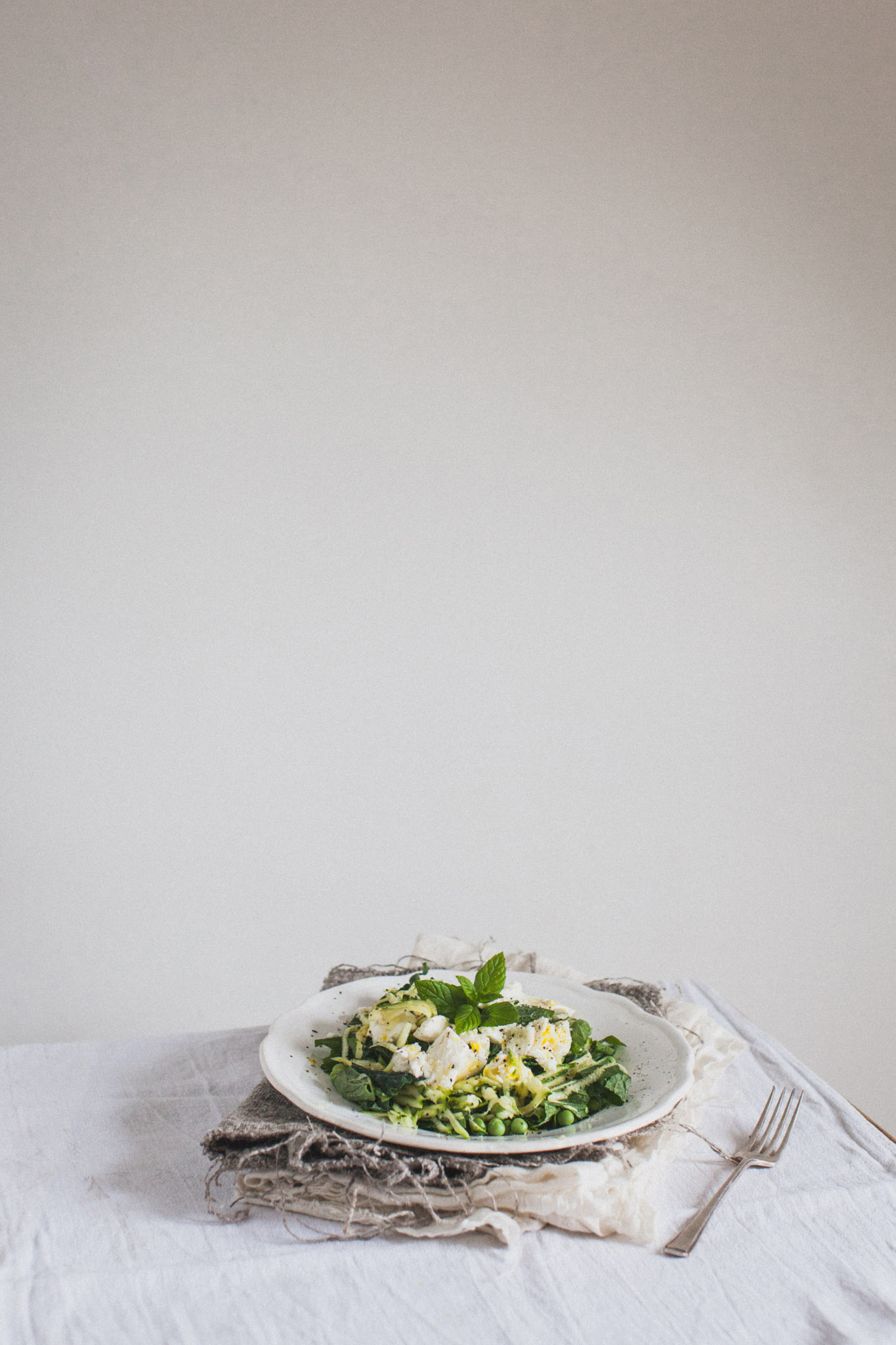 Raw courgette and mozzarella spring salad. A perfact starter or impressive accompaniment to a BBQ. Retreat // Food and lifestyle blog based in Sussex. Photography by Emma Gutteridge.