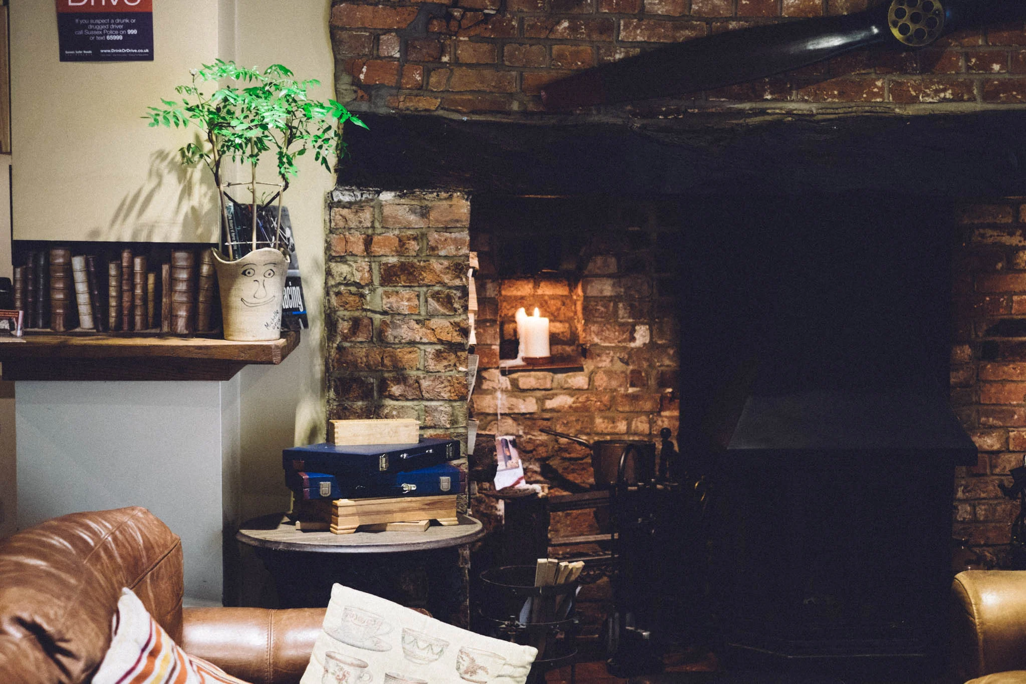 Places to Eat Near Chichester. The Earl of March - a traditional country pub offering fine food located near Goodwood. Photography by Emma Gutteridge for Retreat blog.