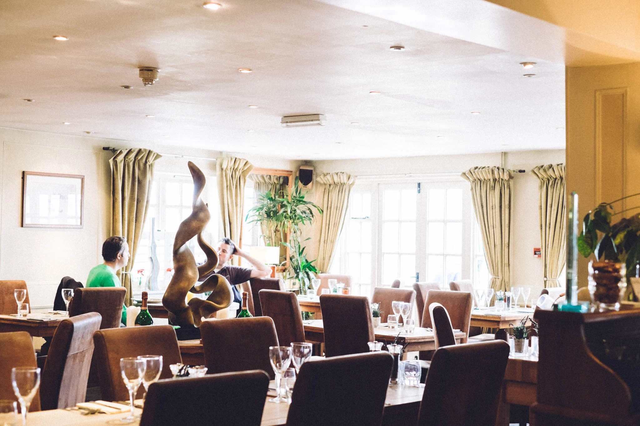 Places to Eat Near Chichester. The Earl of March - a traditional country pub offering fine food located near Goodwood. Photography by Emma Gutteridge for Retreat blog.