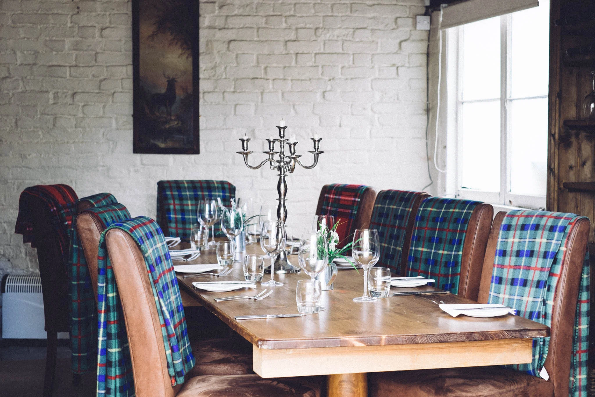Places to Eat Near Chichester. The Earl of March - a traditional country pub offering fine food located near Goodwood. Photography by Emma Gutteridge for Retreat blog.