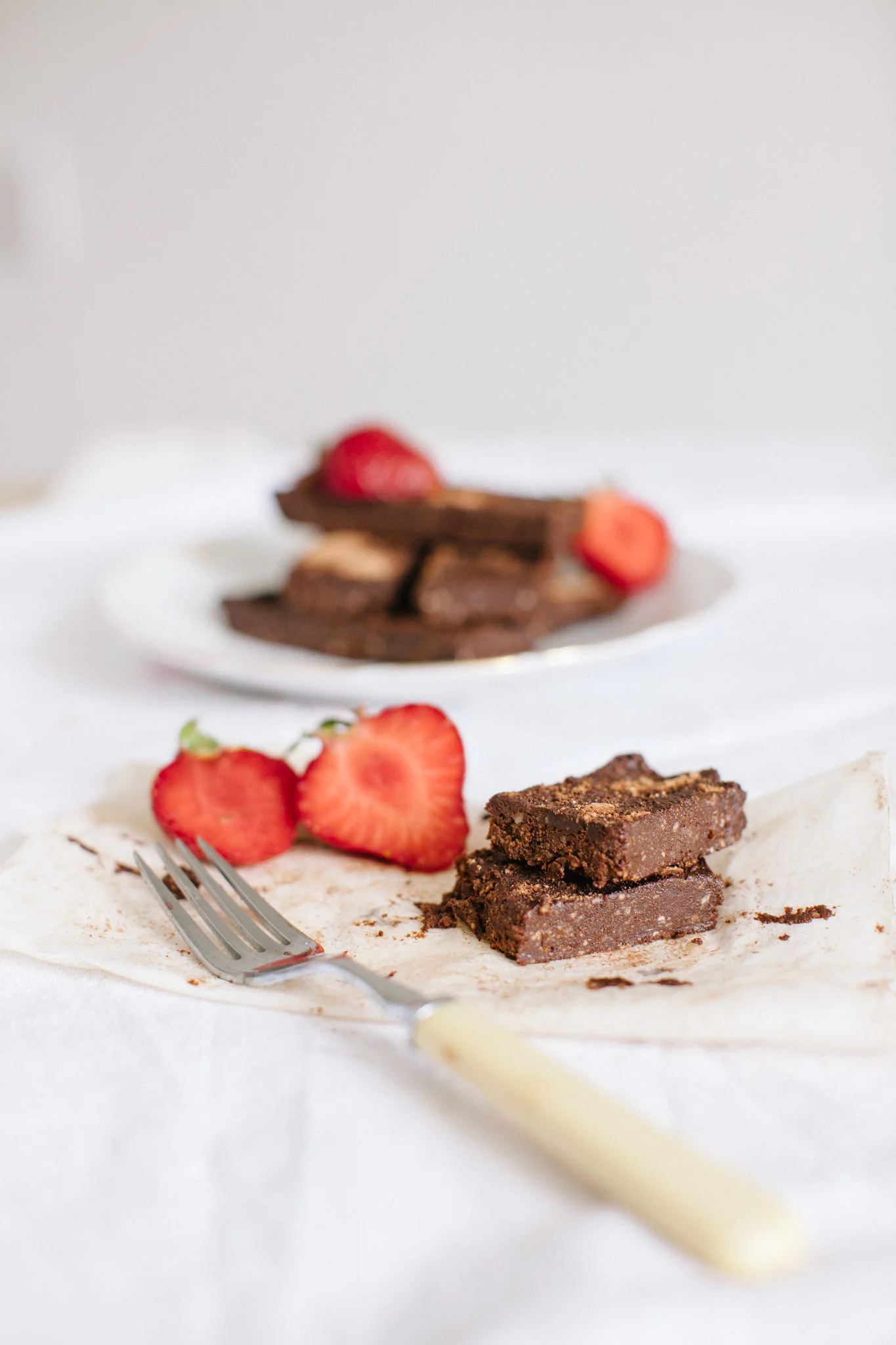 Super simple raw chocolate brownie recipe - sugar free, gluten free, dairy free, vegan. Retreat // Food and lifestyle blog based in Sussex. Photography by Emma Gutteridge.