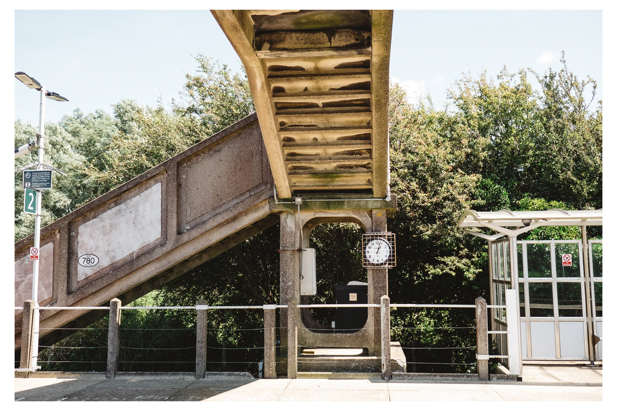 Lewes to Southease is an easy to moderate walk along the River Ouse in East Sussex. Retreat is a Sussex based blog focused on natural living. 
